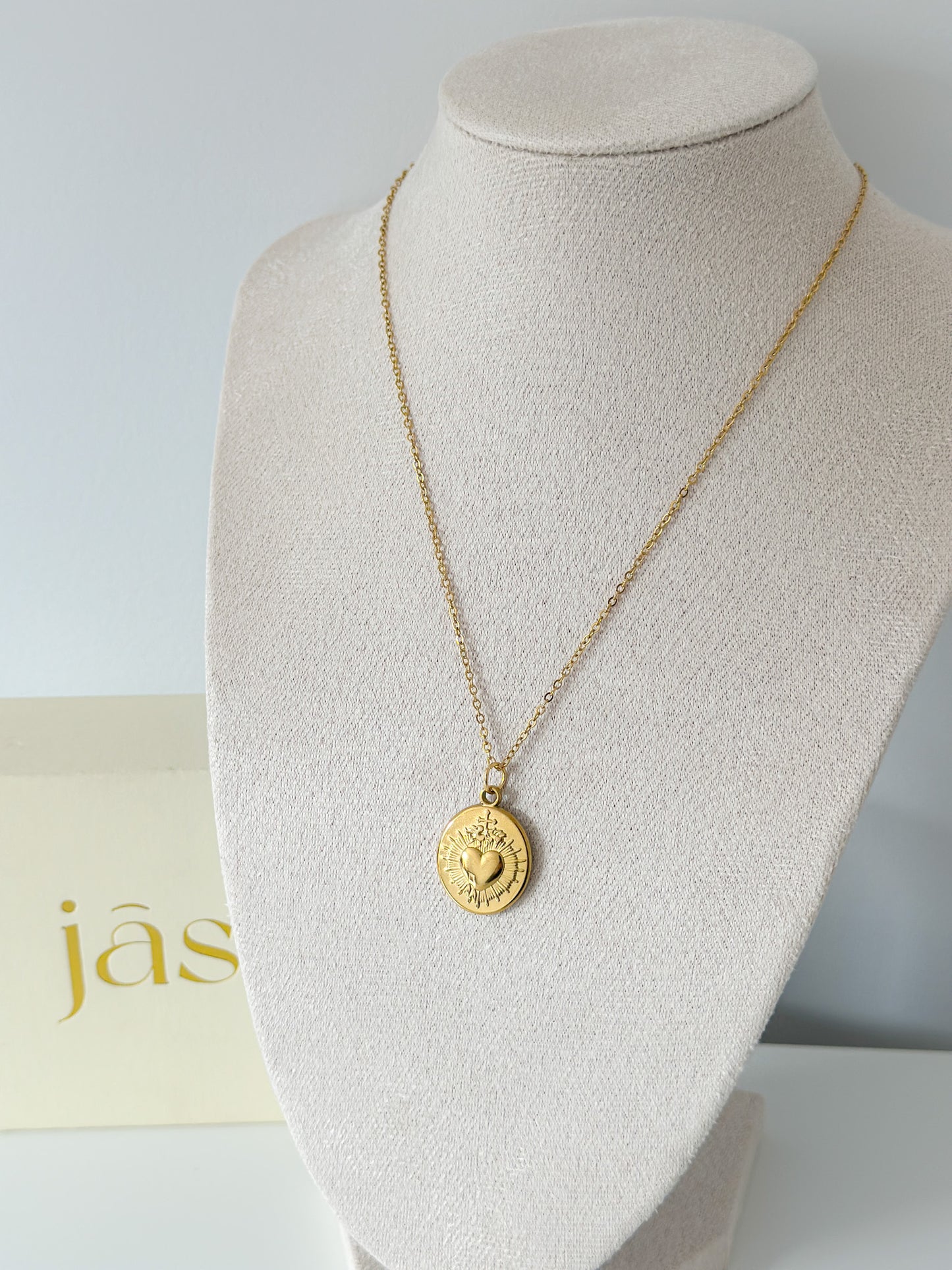 Lovel Necklace