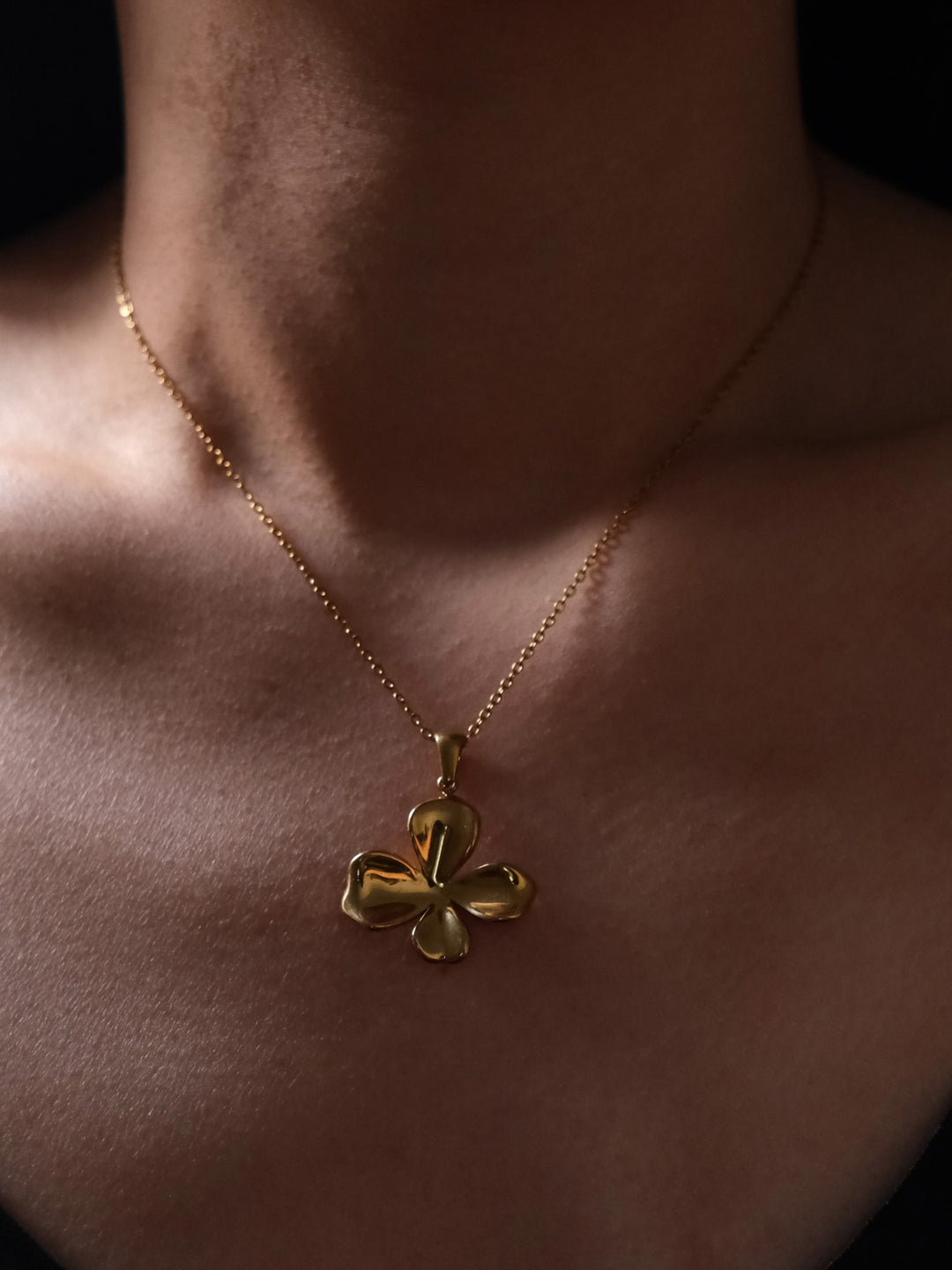 Abstract Teardrop Pendant Necklace