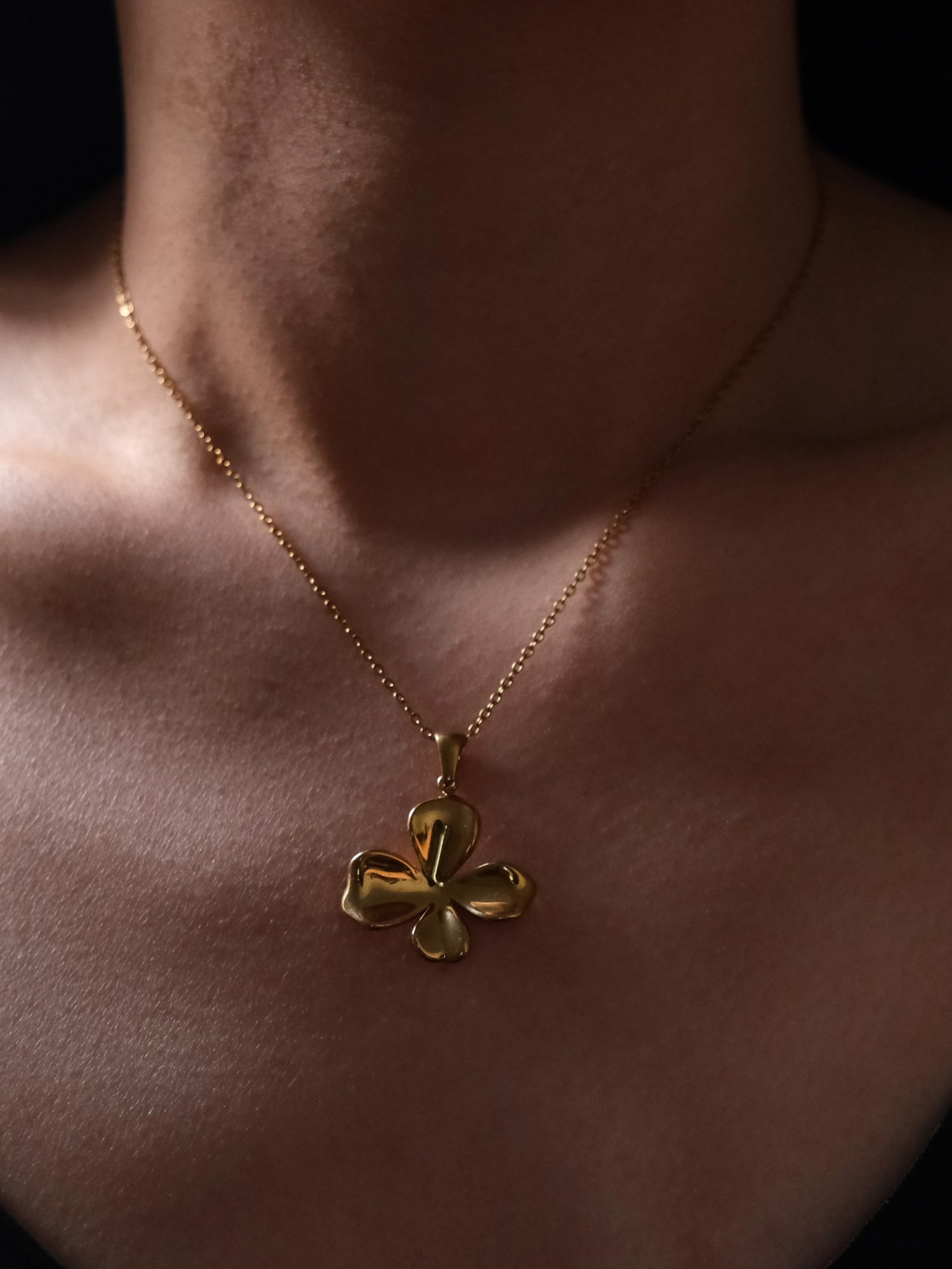 Abstract Teardrop Pendant Necklace
