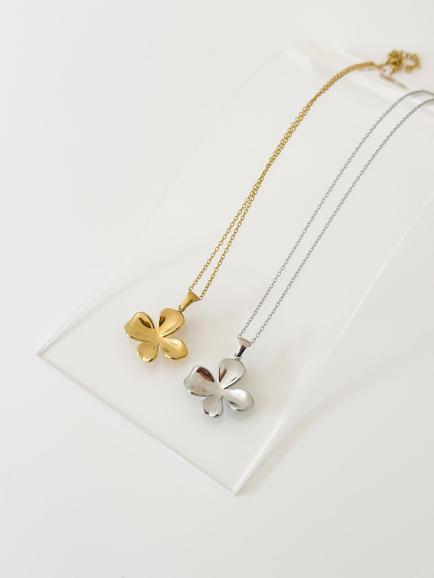 Abstract Teardrop Pendant Necklace