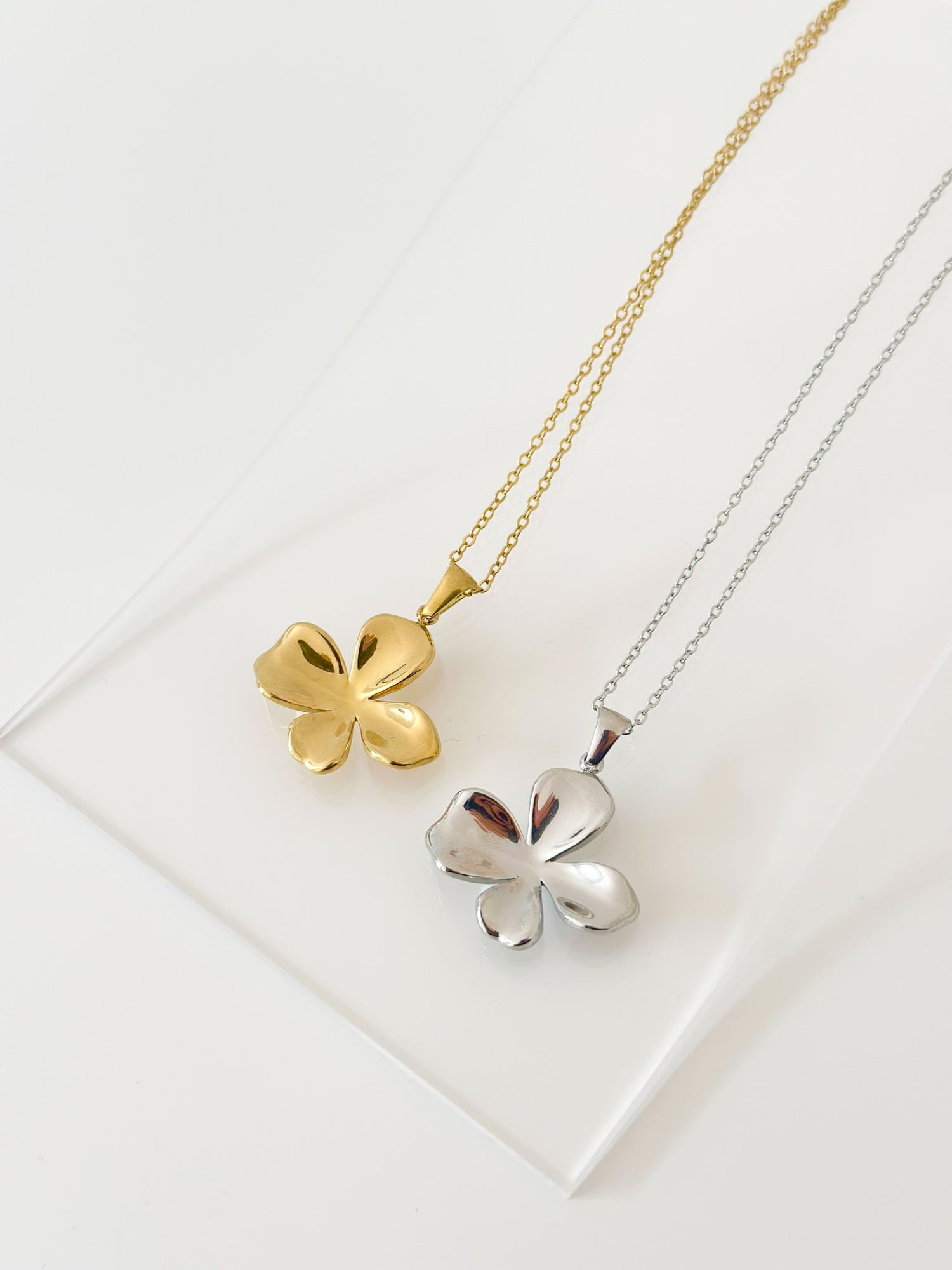 Abstract Teardrop Pendant Necklace