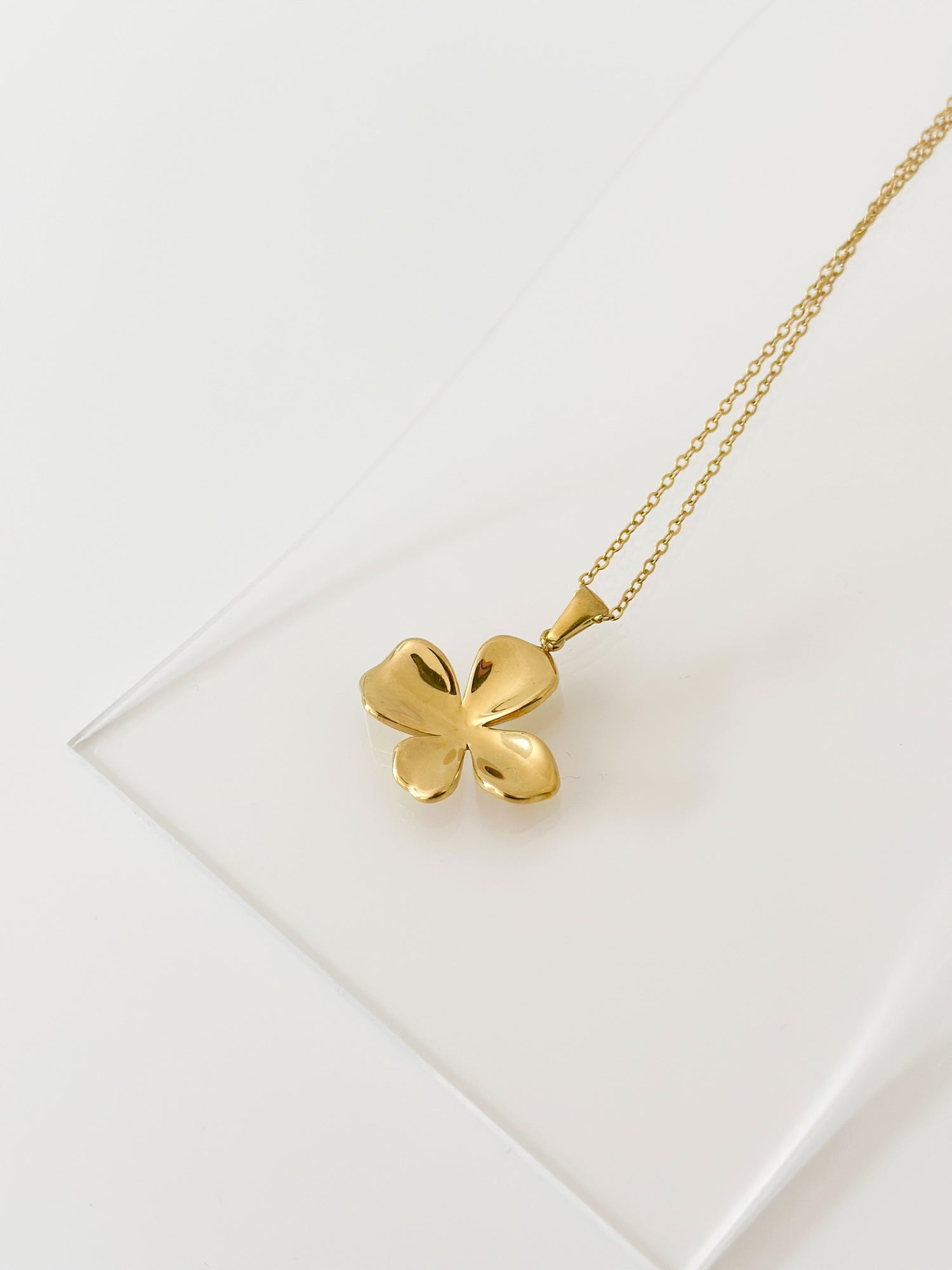 Abstract Teardrop Pendant Necklace