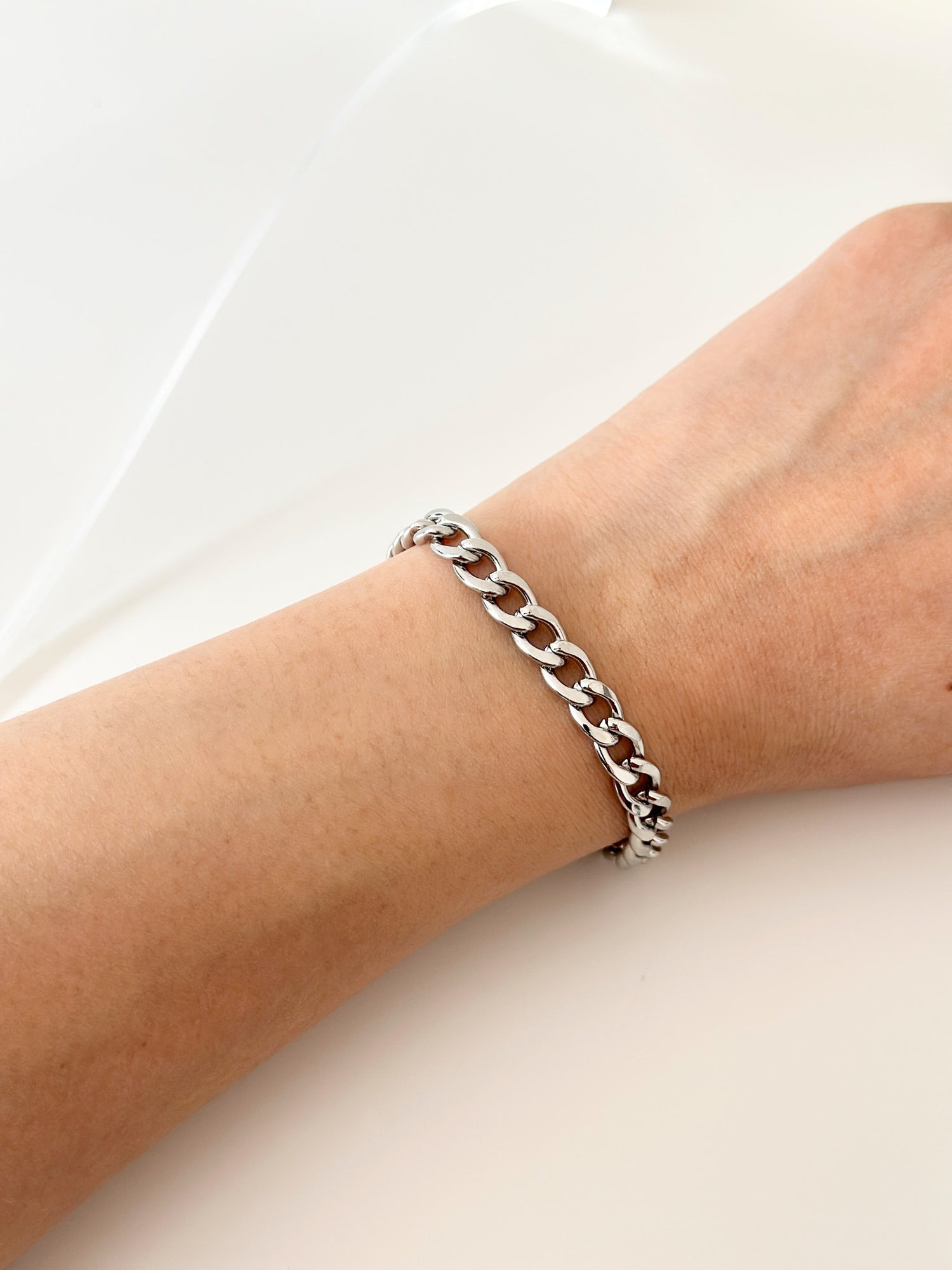 Silver curb bracelet