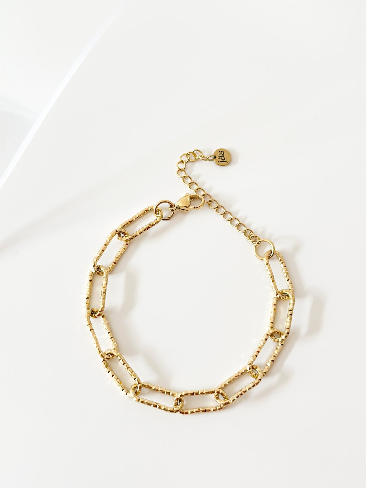 Gold Paperclip Oval bracelet