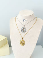 Abstract Oval Spiral Pendant Necklace - Jas | Gold & silver necklace - Jas | Perfect On You