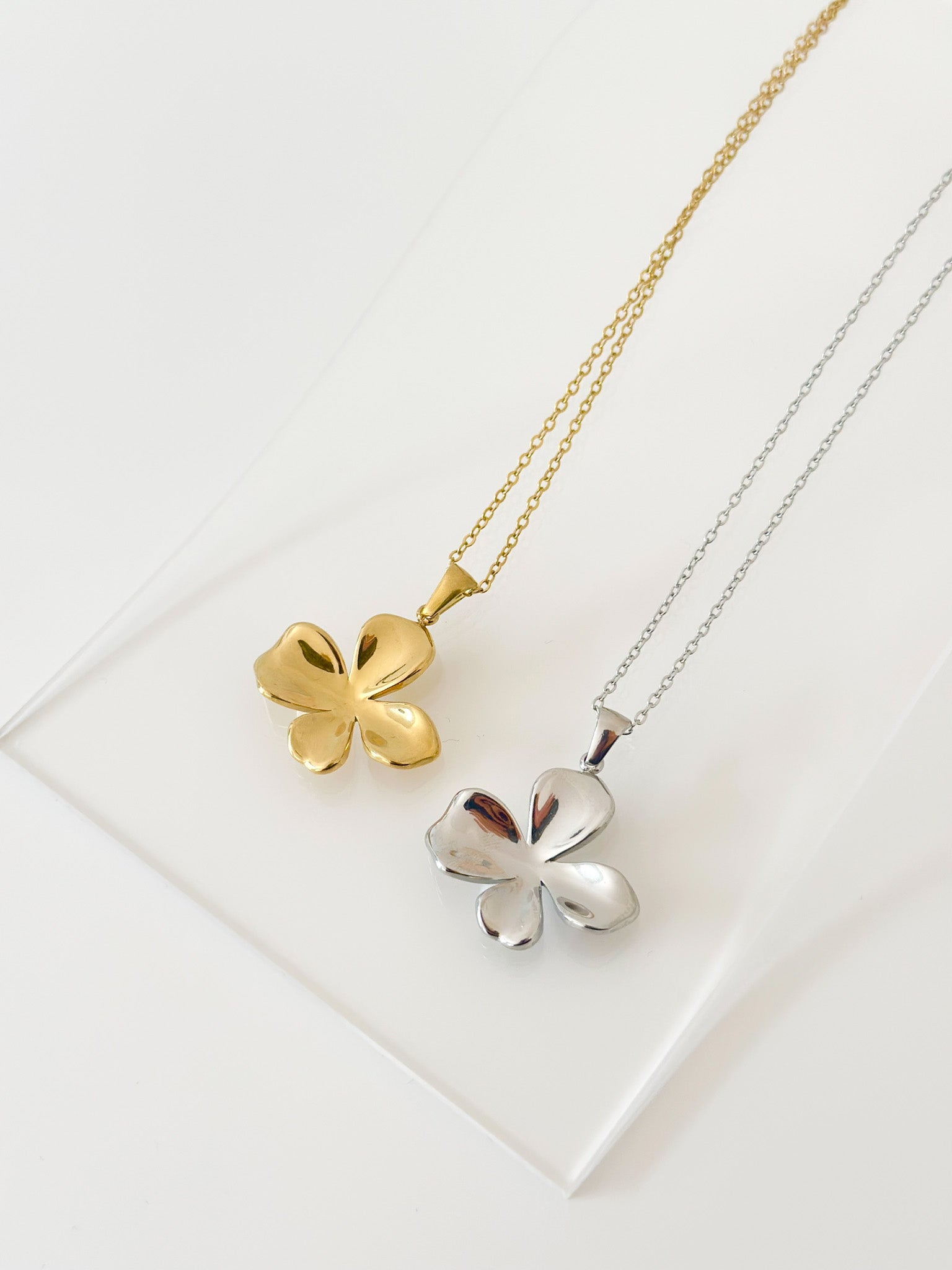 Abstract Teardrop Pendant Necklace - Jas | Gold & silver necklace - Jas | Perfect On You