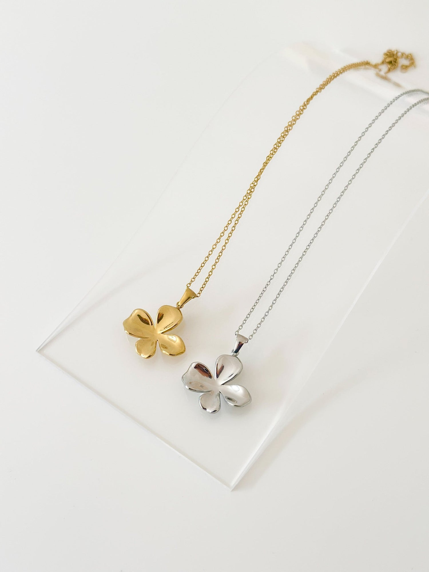 Abstract Teardrop Pendant Necklace - Jas | Gold & silver necklace - Jas | Perfect On You