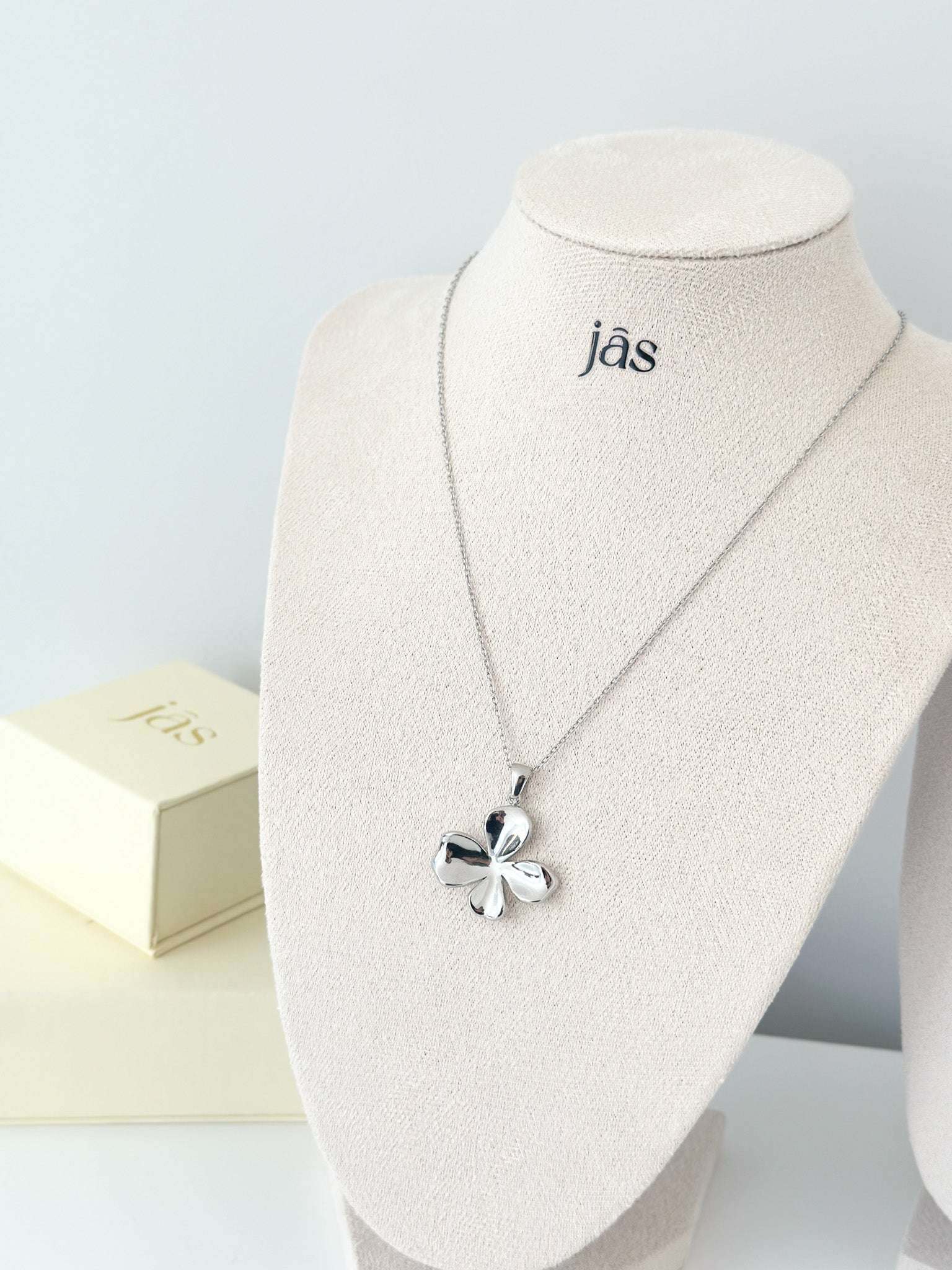 Abstract Teardrop Pendant Necklace - Jas | Gold & silver necklace - Jas | Perfect On You