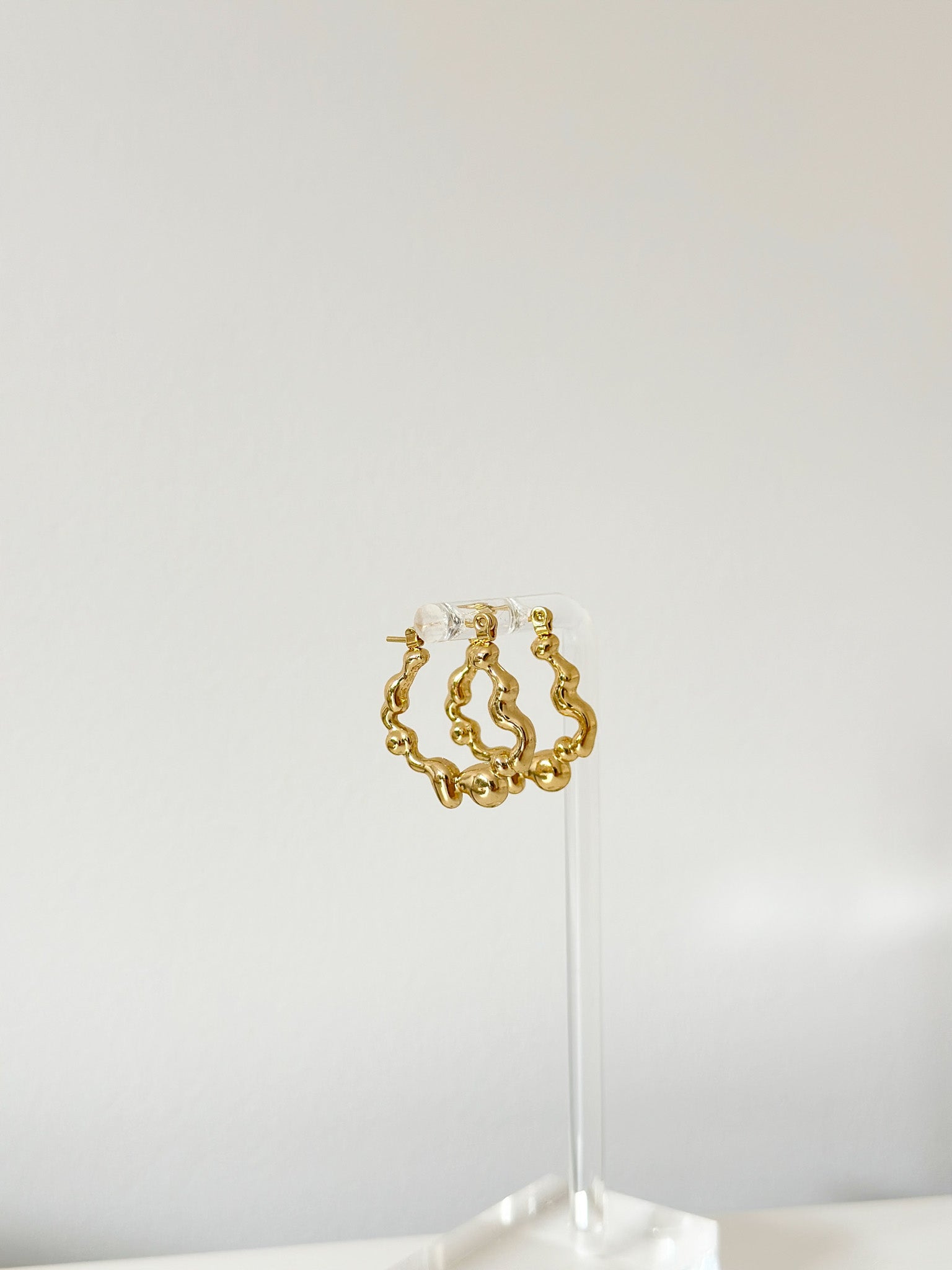 ABubble Twist - Jas | Hoop Earrings - Jas | Perfect On You