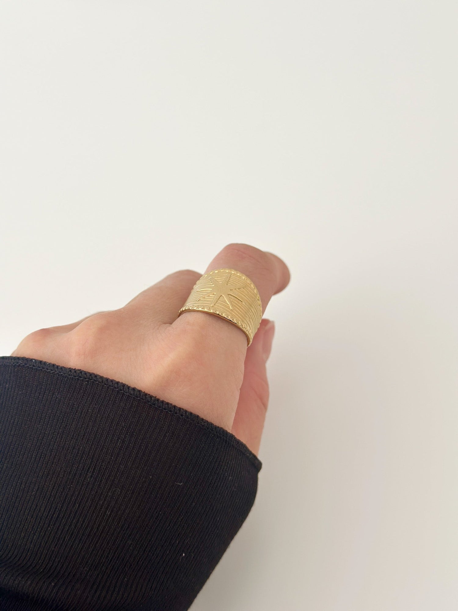 Atlas Ring - Jas | Gold Ring - Jas | Perfect On You