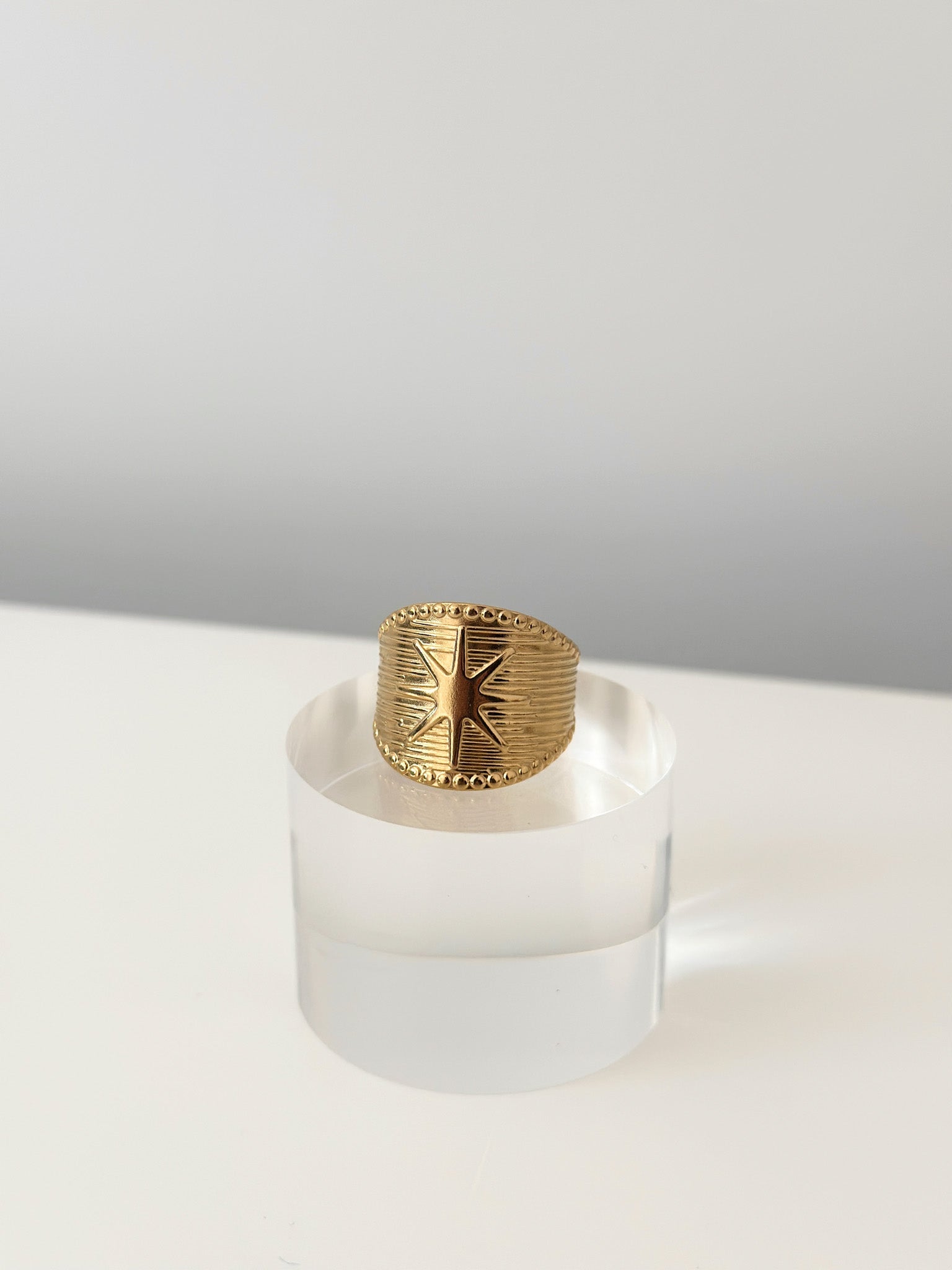 Atlas Ring - Jas | Gold Ring - Jas | Perfect On You