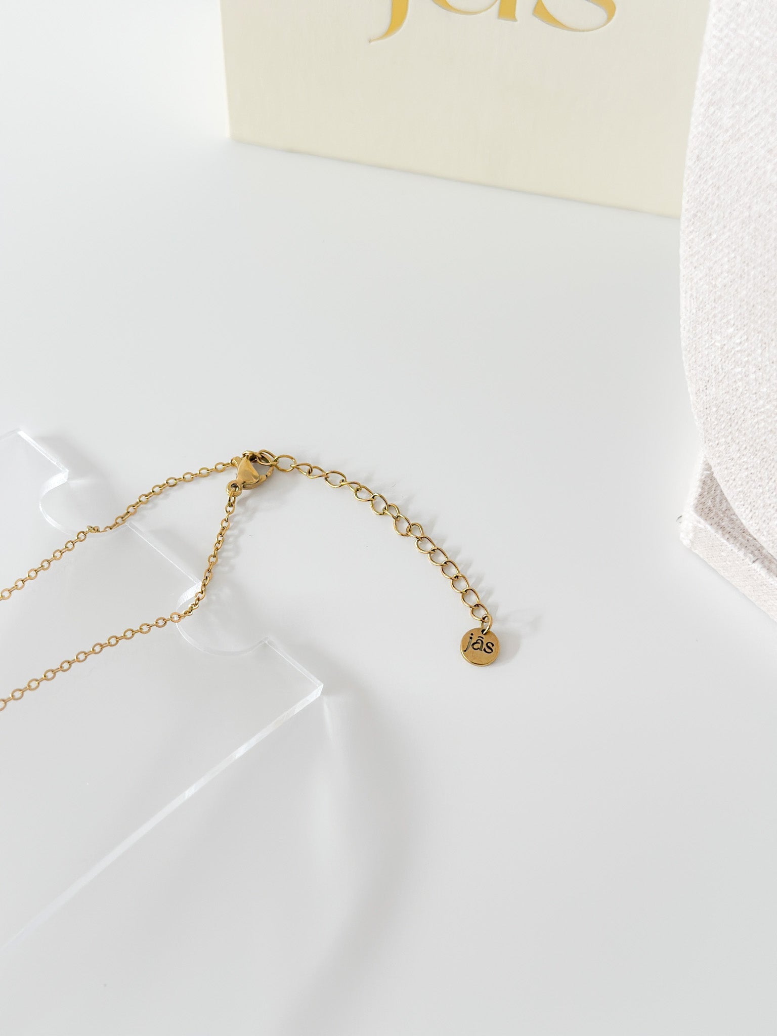 Aurora Necklace - Jas | Gold necklace - Jas | Perfect On You