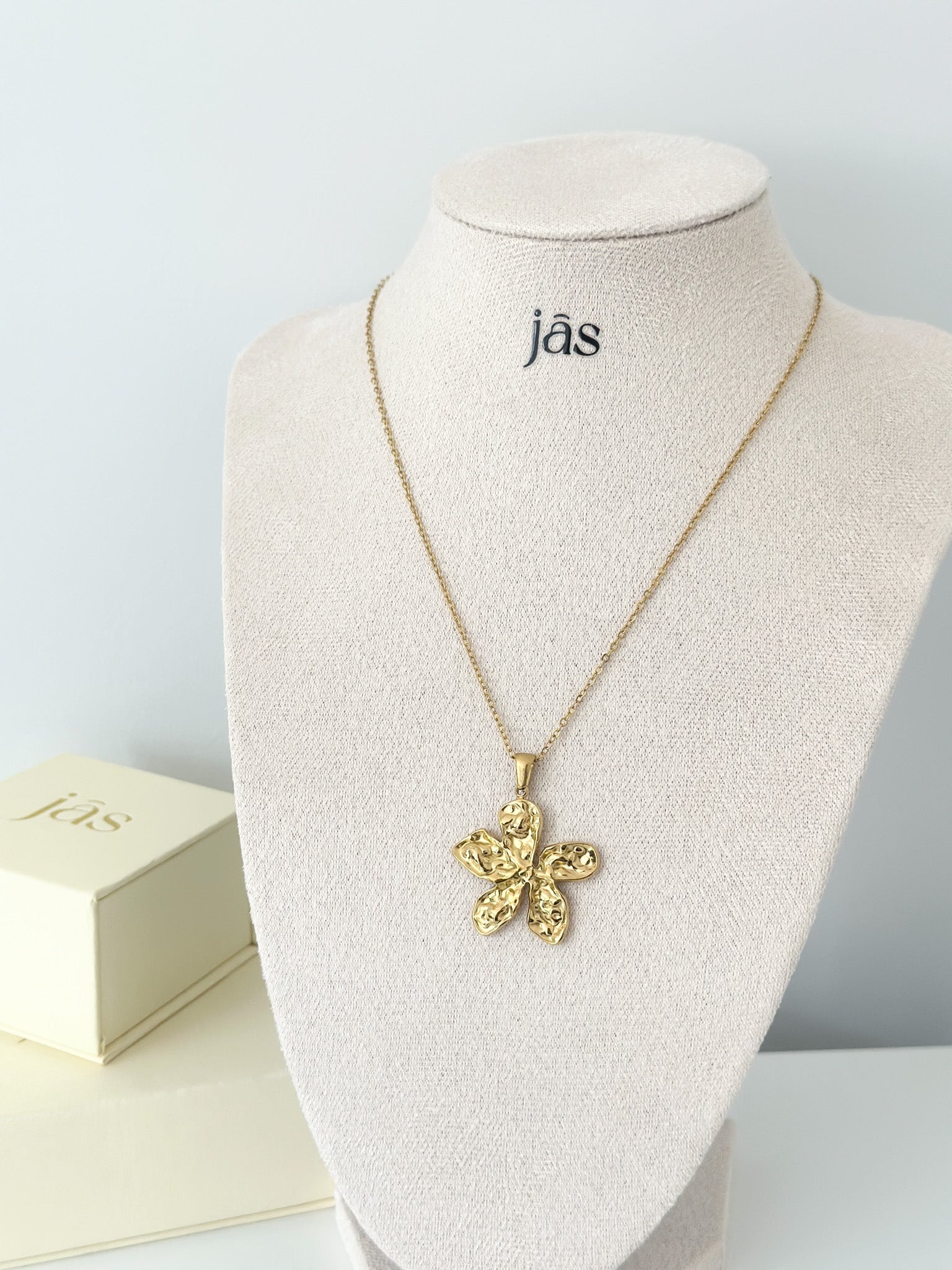 Bloom Cluster Pendant Necklace - Jas | Gold & silver necklace - Jas | Perfect On You