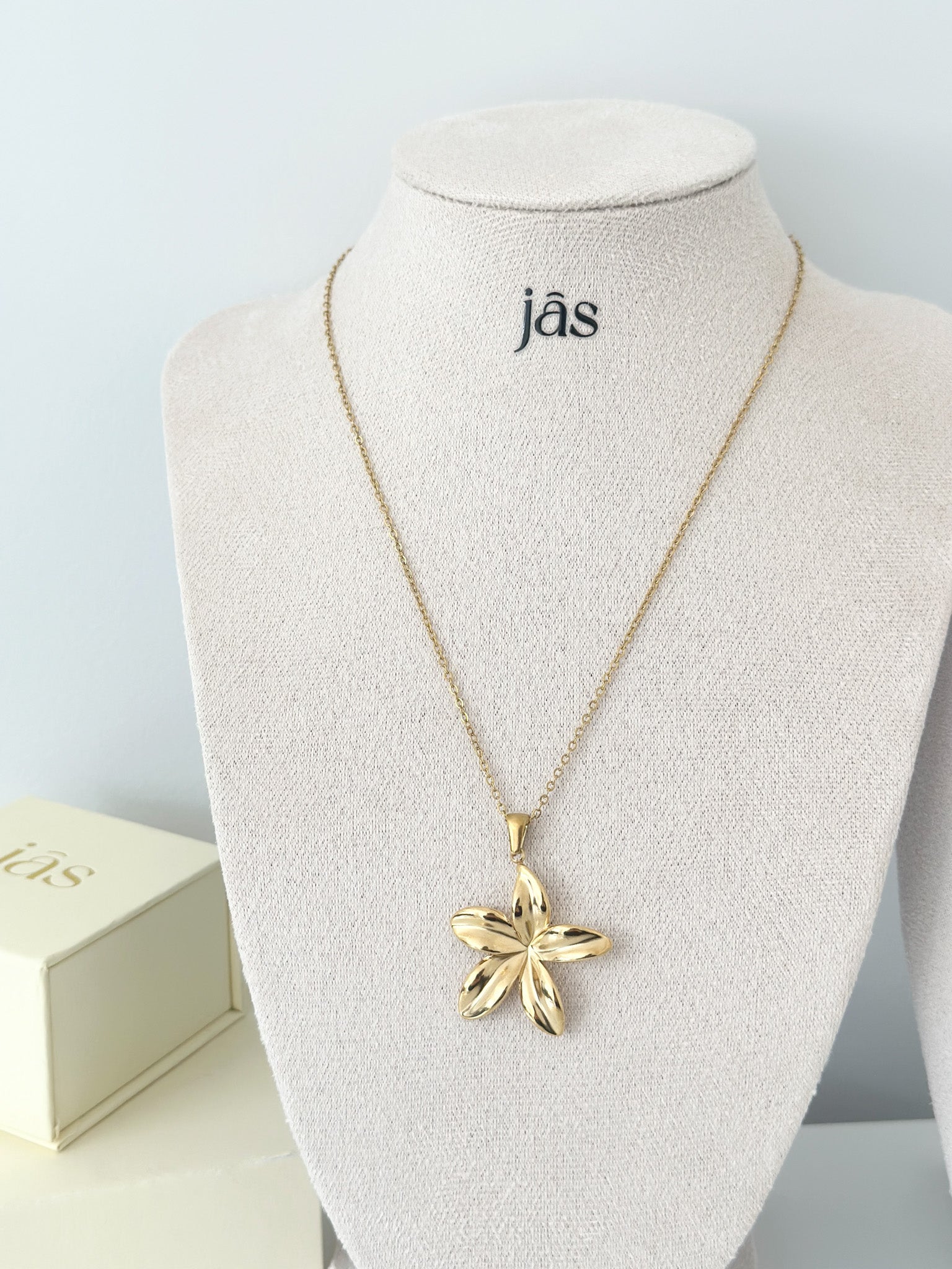 Bloom Cluster Pendant Necklace - Jas | Gold & silver necklace - Jas | Perfect On You