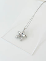 Bloom Cluster Pendant Necklace - Jas | Gold & silver necklace - Jas | Perfect On You