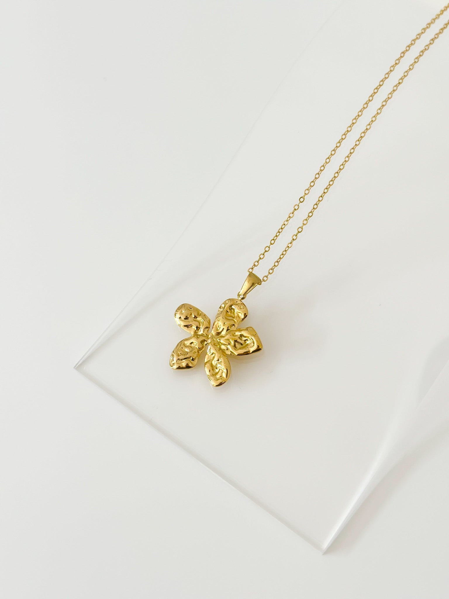 Bloom Cluster Pendant Necklace - Jas | Gold & silver necklace - Jas | Perfect On You