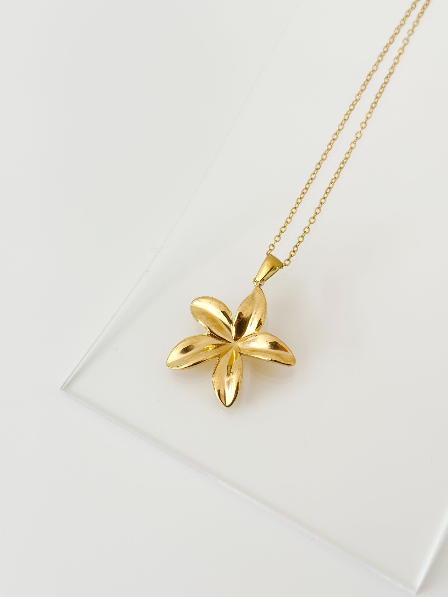 Bloom Cluster Pendant Necklace - Jas | Gold & silver necklace - Jas | Perfect On You