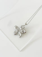 Bloom Cluster Pendant Necklace - Jas | Gold & silver necklace - Jas | Perfect On You