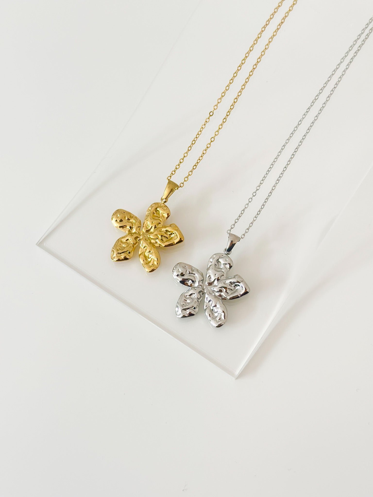 Bloom Cluster Pendant Necklace - Jas | Gold & silver necklace - Jas | Perfect On You