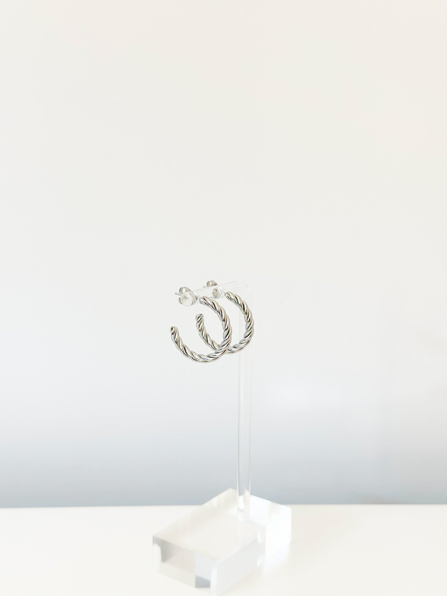 Céline Twist Hoops - Jas | Hoop Earrings - Jas | Perfect On You