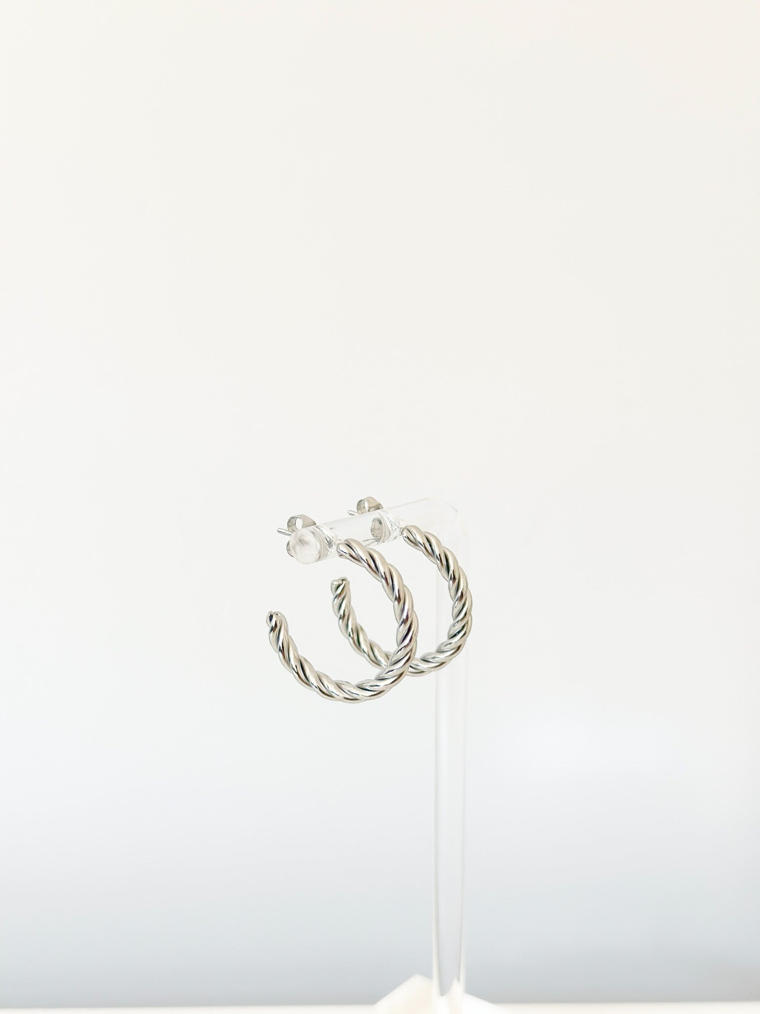 Céline Twist Hoops - Jas | Hoop Earrings - Jas | Perfect On You