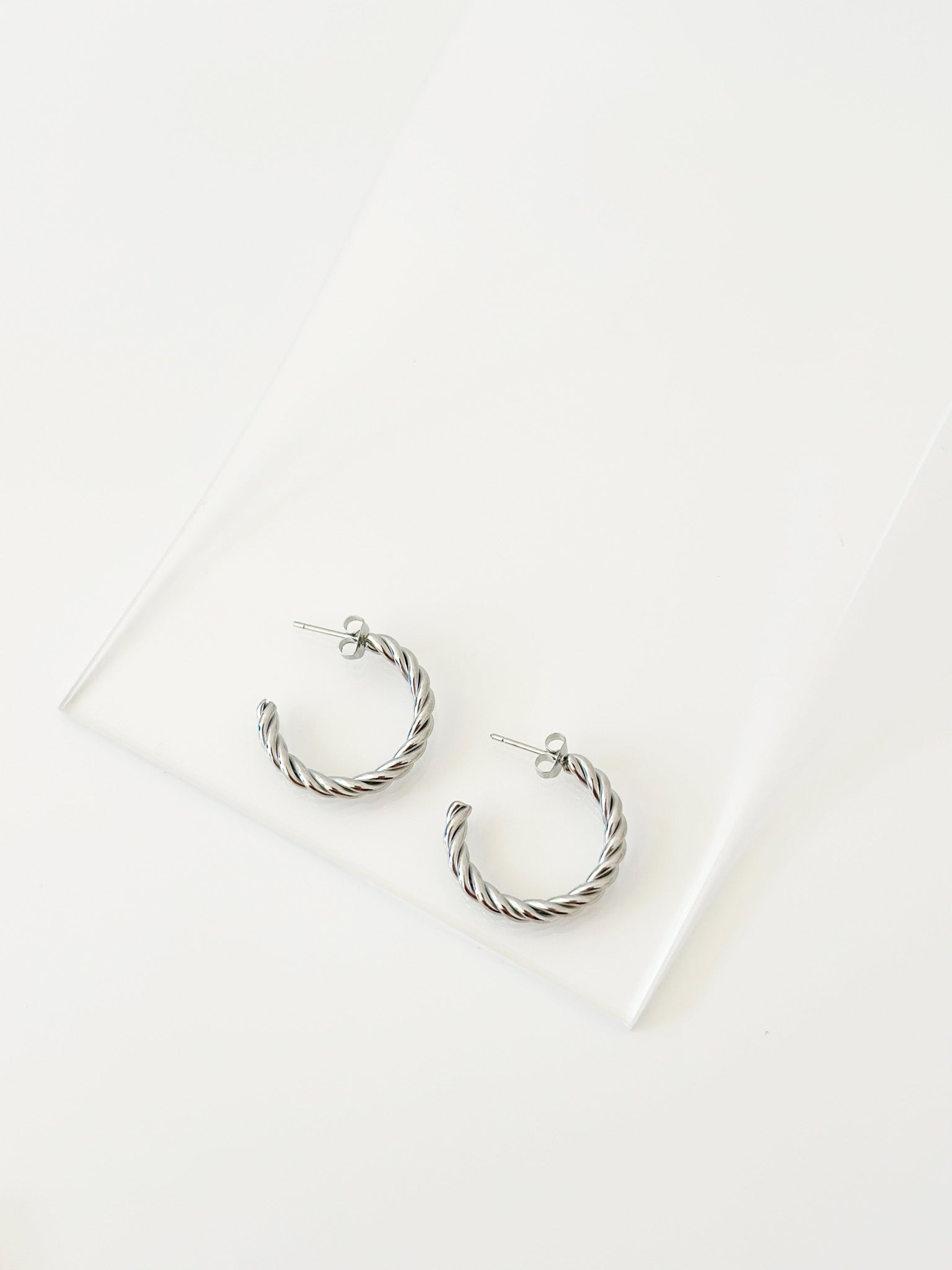 Céline Twist Hoops - Jas | Hoop Earrings - Jas | Perfect On You