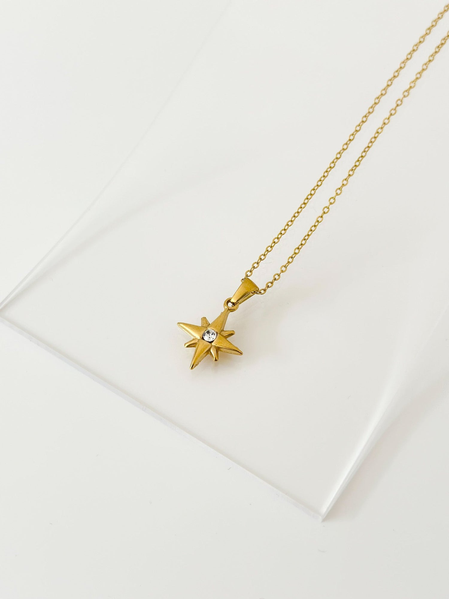 Cella Star Necklace - Jas | Gold necklace - Jas | Perfect On You