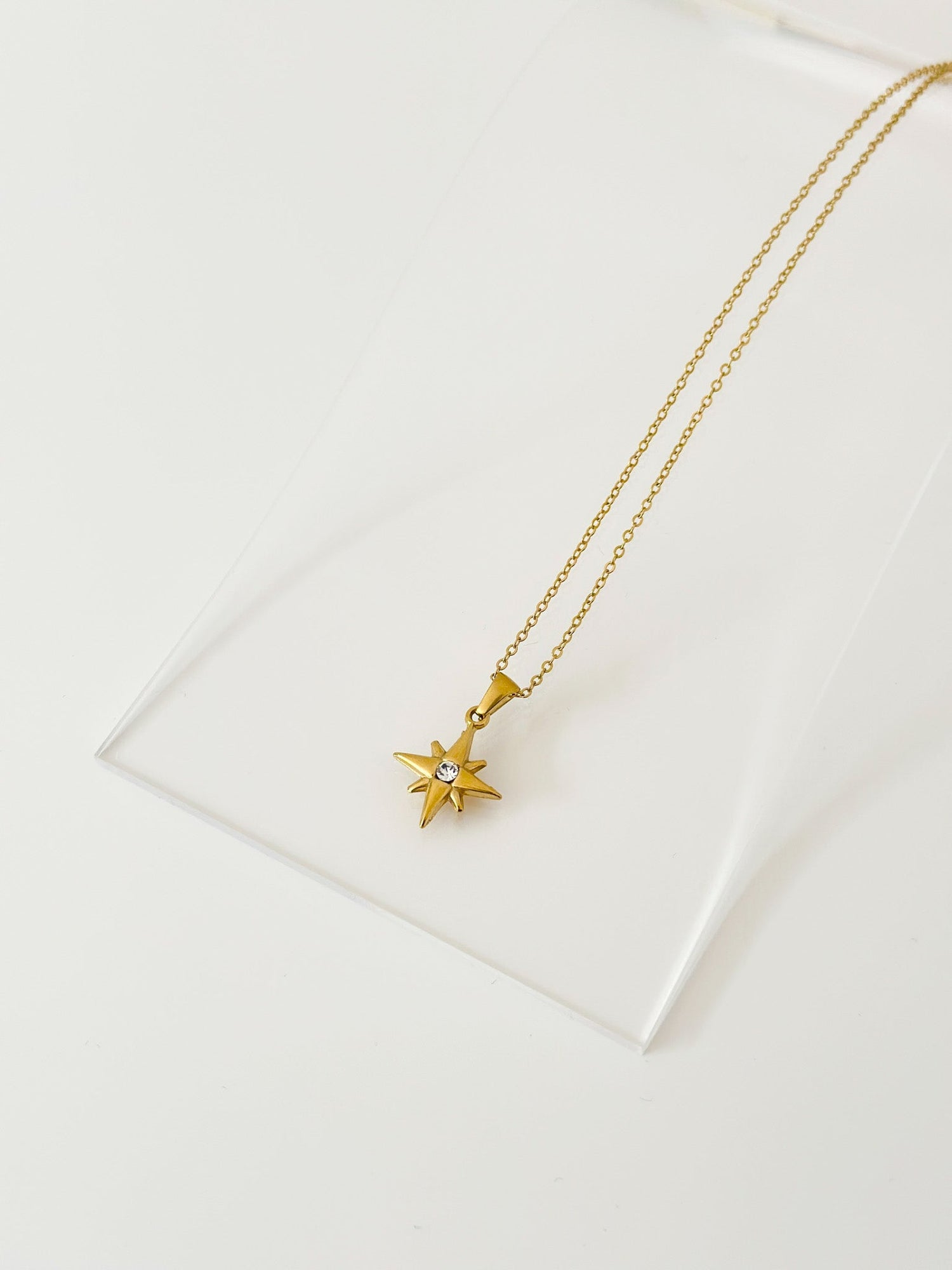 Cella Star Necklace - Jas | Gold necklace - Jas | Perfect On You