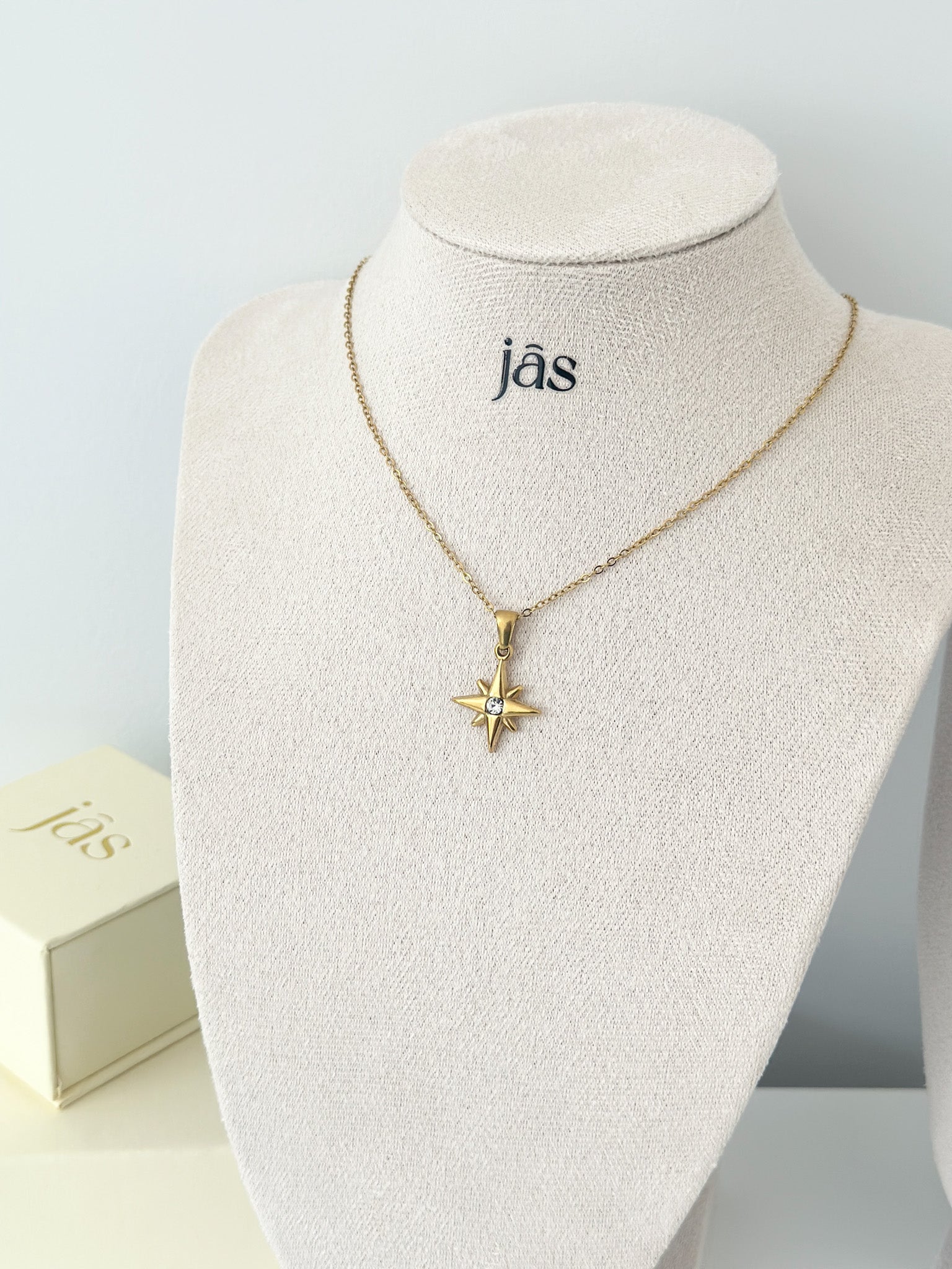 Cella Star Necklace - Jas | Gold necklace - Jas | Perfect On You