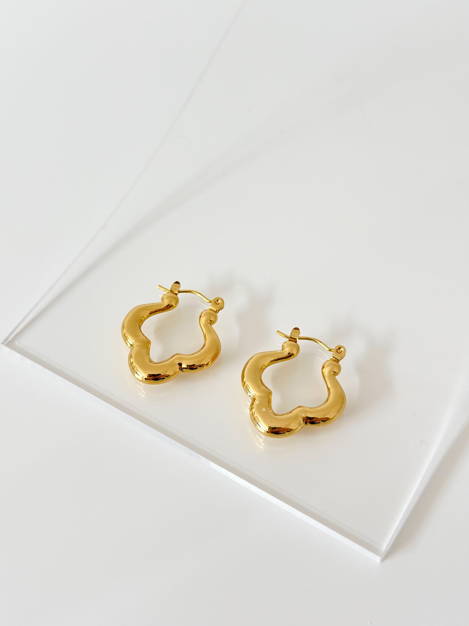 Classic Clover - Jas | Hoop Earrings - Jas | Perfect On You