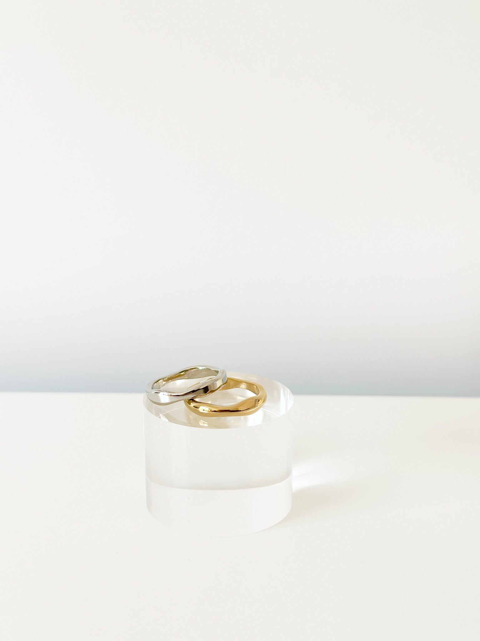 Classic wave band - Jas | Gold & silver ring - Jas | Perfect On You