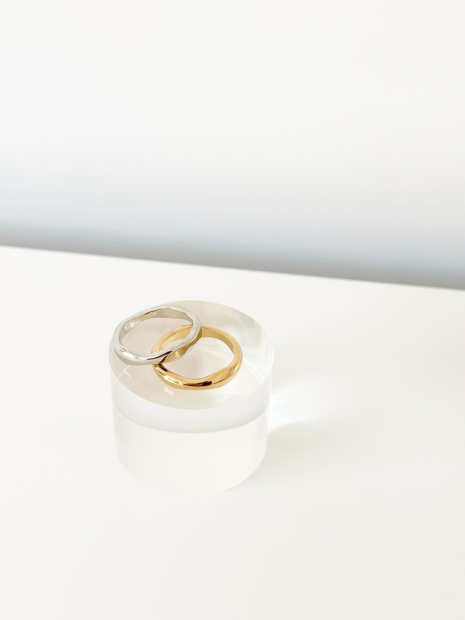Classic wave band - Jas | Gold & silver ring - Jas | Perfect On You