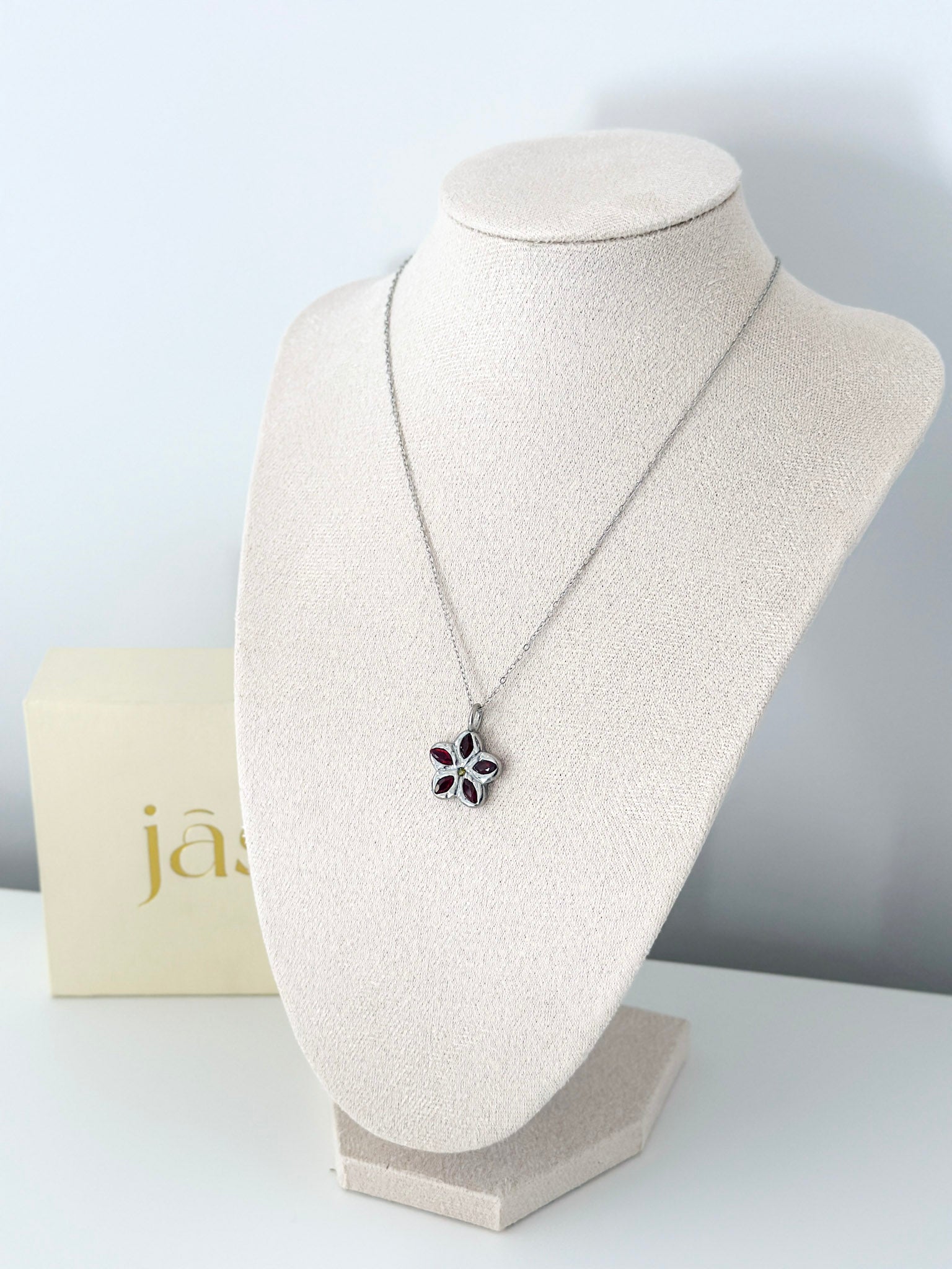 Crimson Petal - JAS | Silver necklace - Jas | Perfect On You
