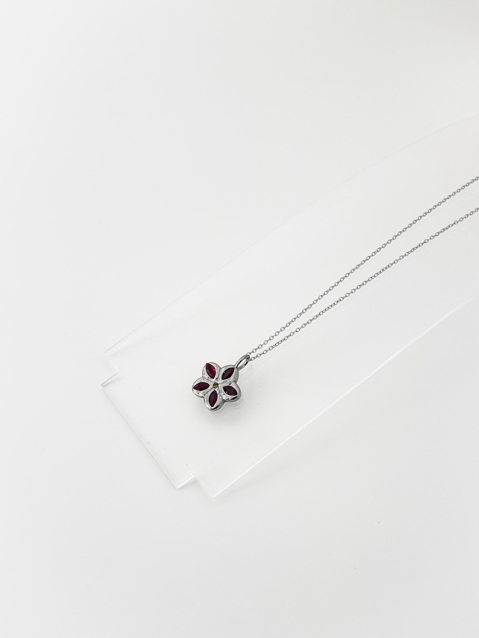 Crimson Petal - JAS | Silver necklace - Jas | Perfect On You