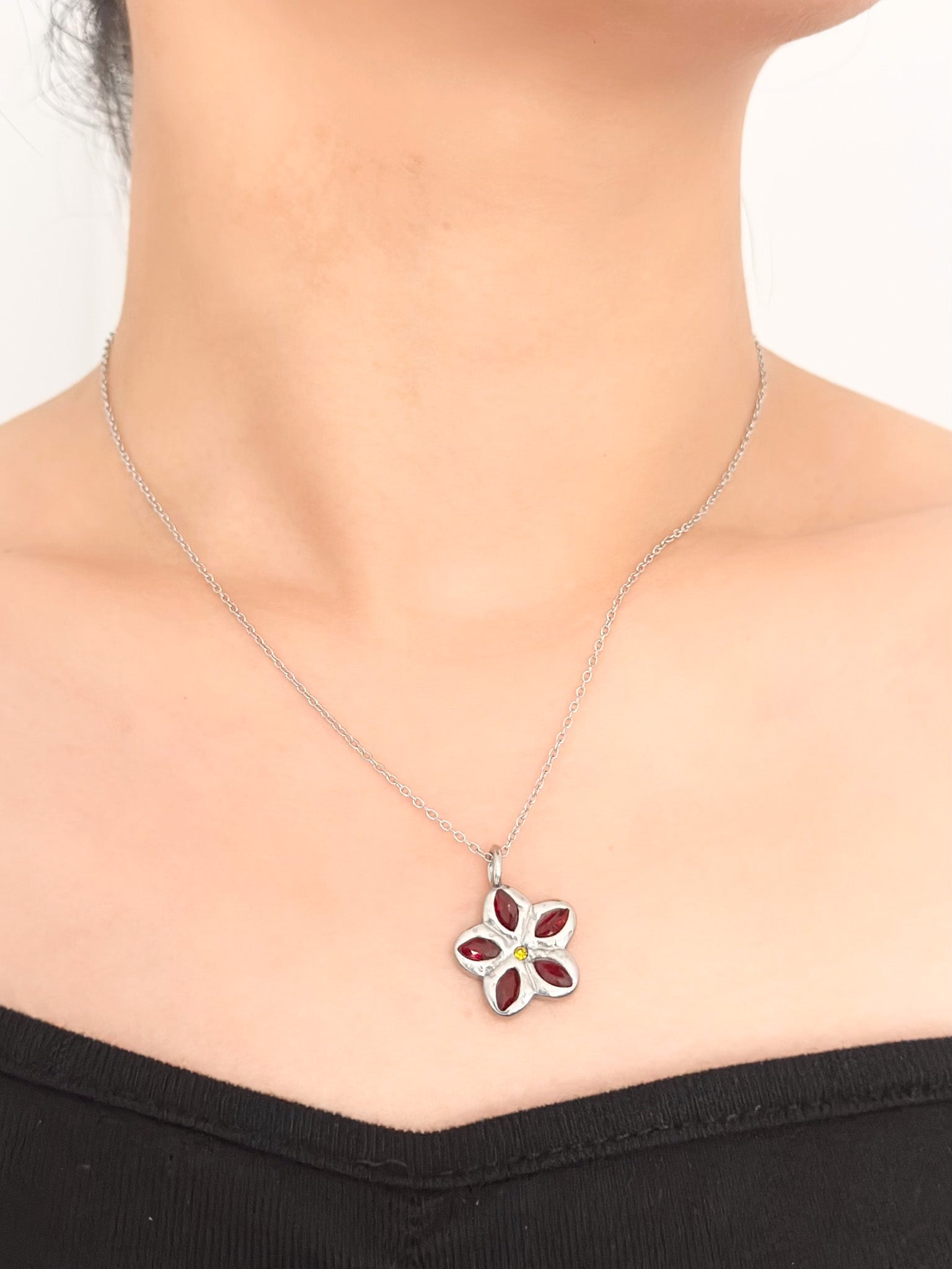 Crimson Petal - JAS | Silver necklace - Jas | Perfect On You