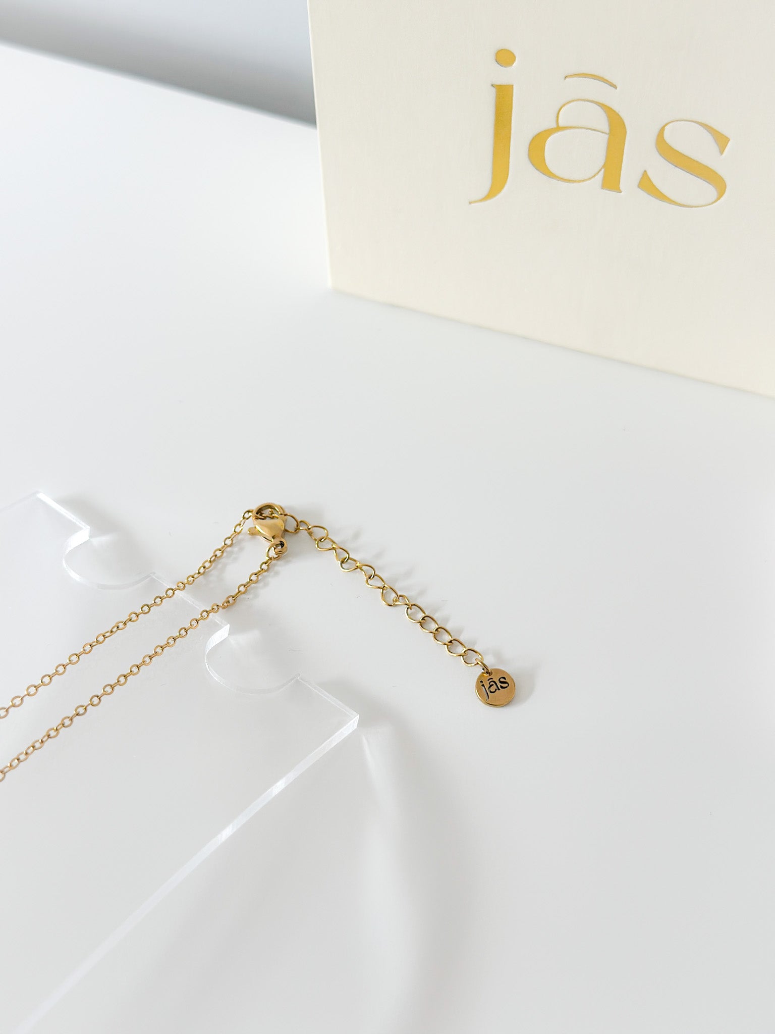 Croissant Necklace - Jas | Gold necklace - Jas | Perfect On You