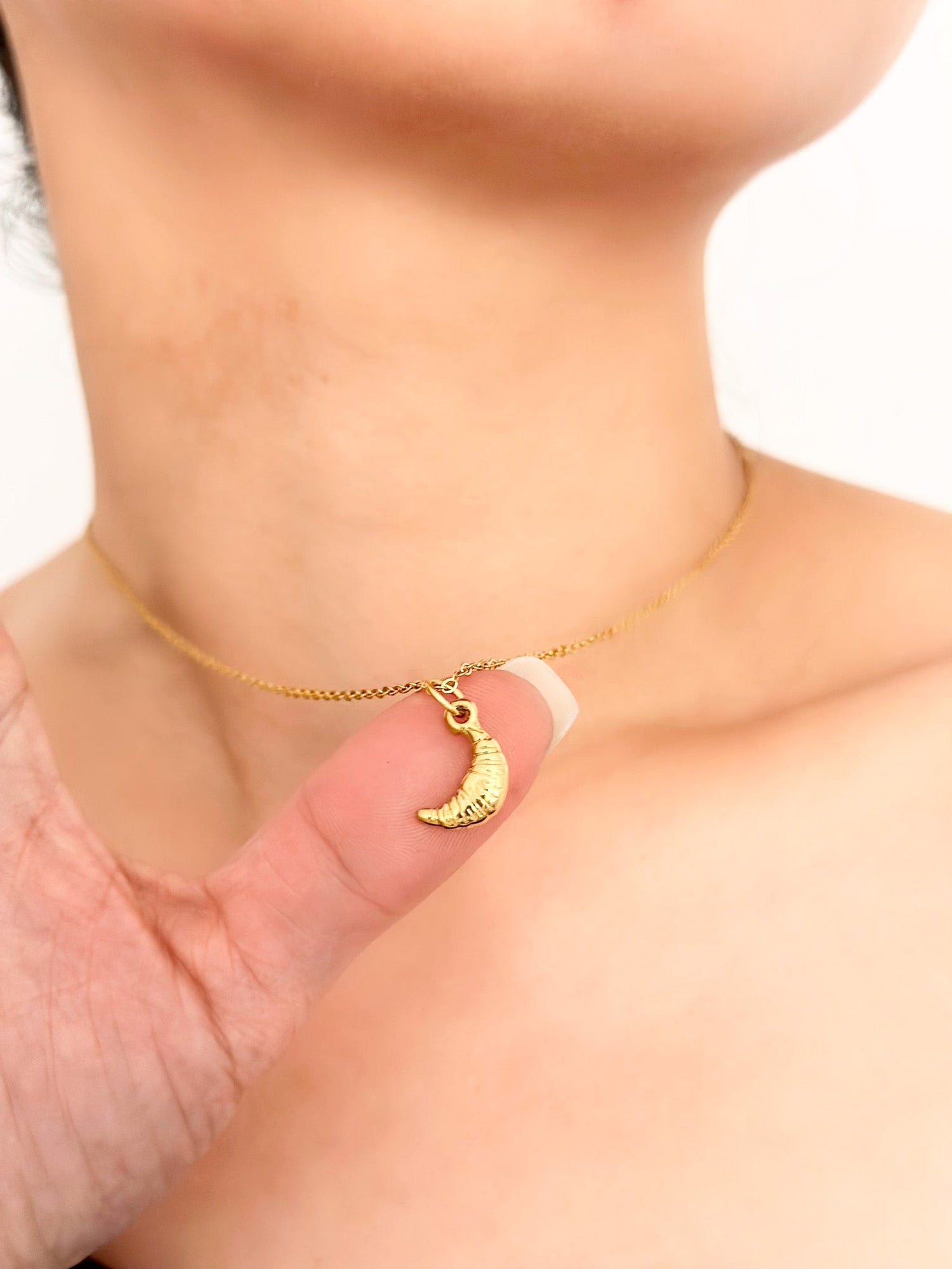 Croissant Necklace - Jas | Gold necklace - Jas | Perfect On You