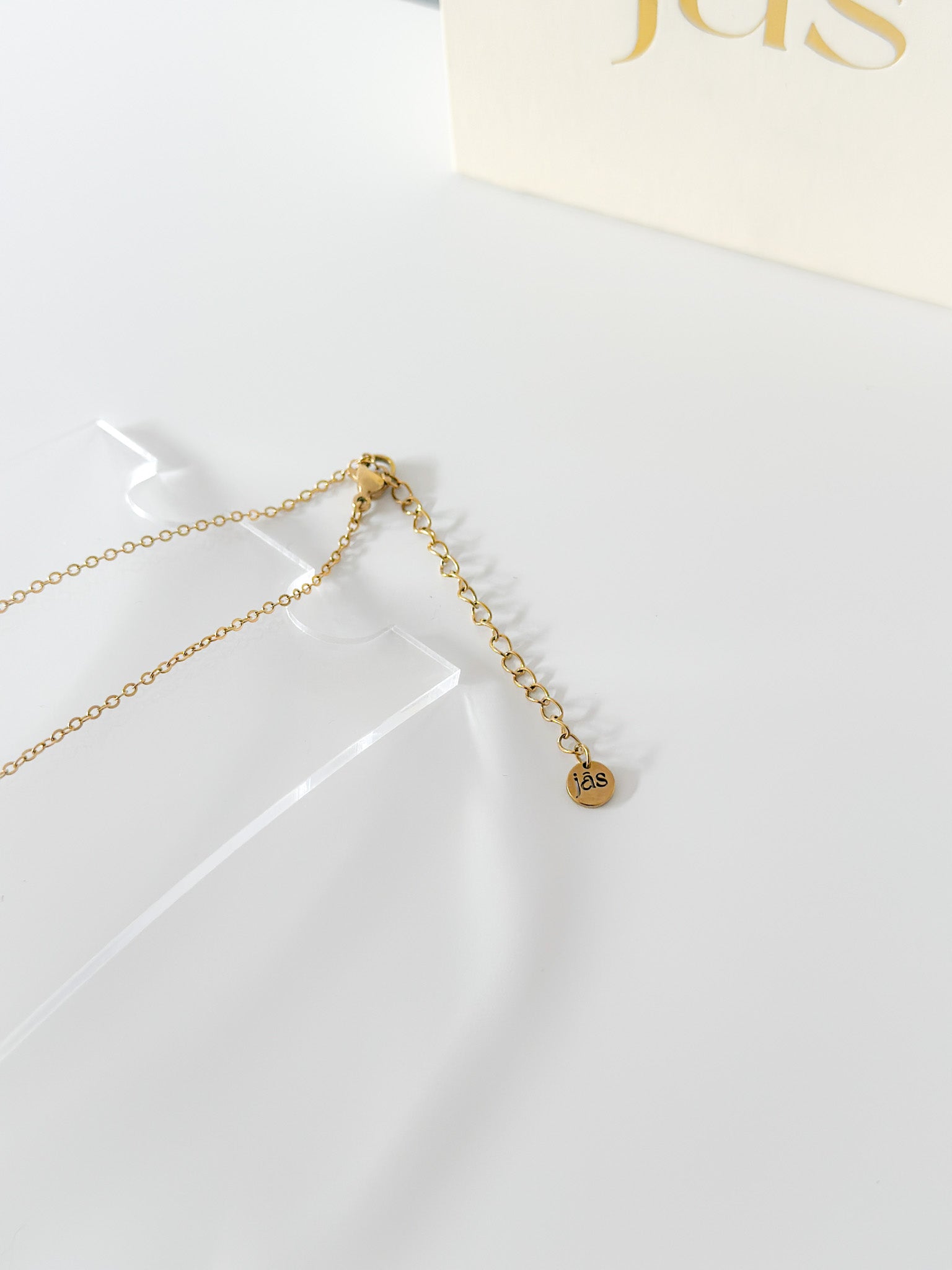 Dice Necklace - Jas | Gold necklace - Jas | Perfect On You