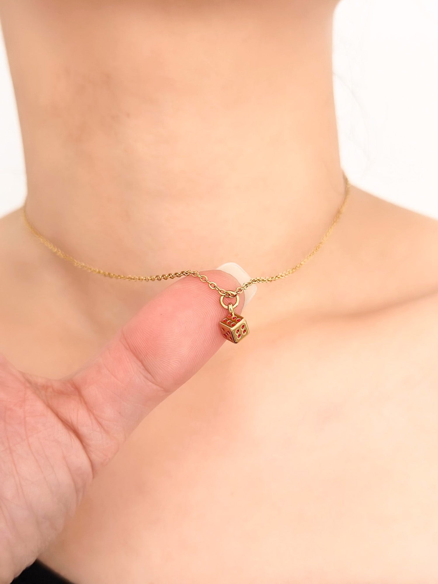 Dice Necklace - Jas | Gold necklace - Jas | Perfect On You