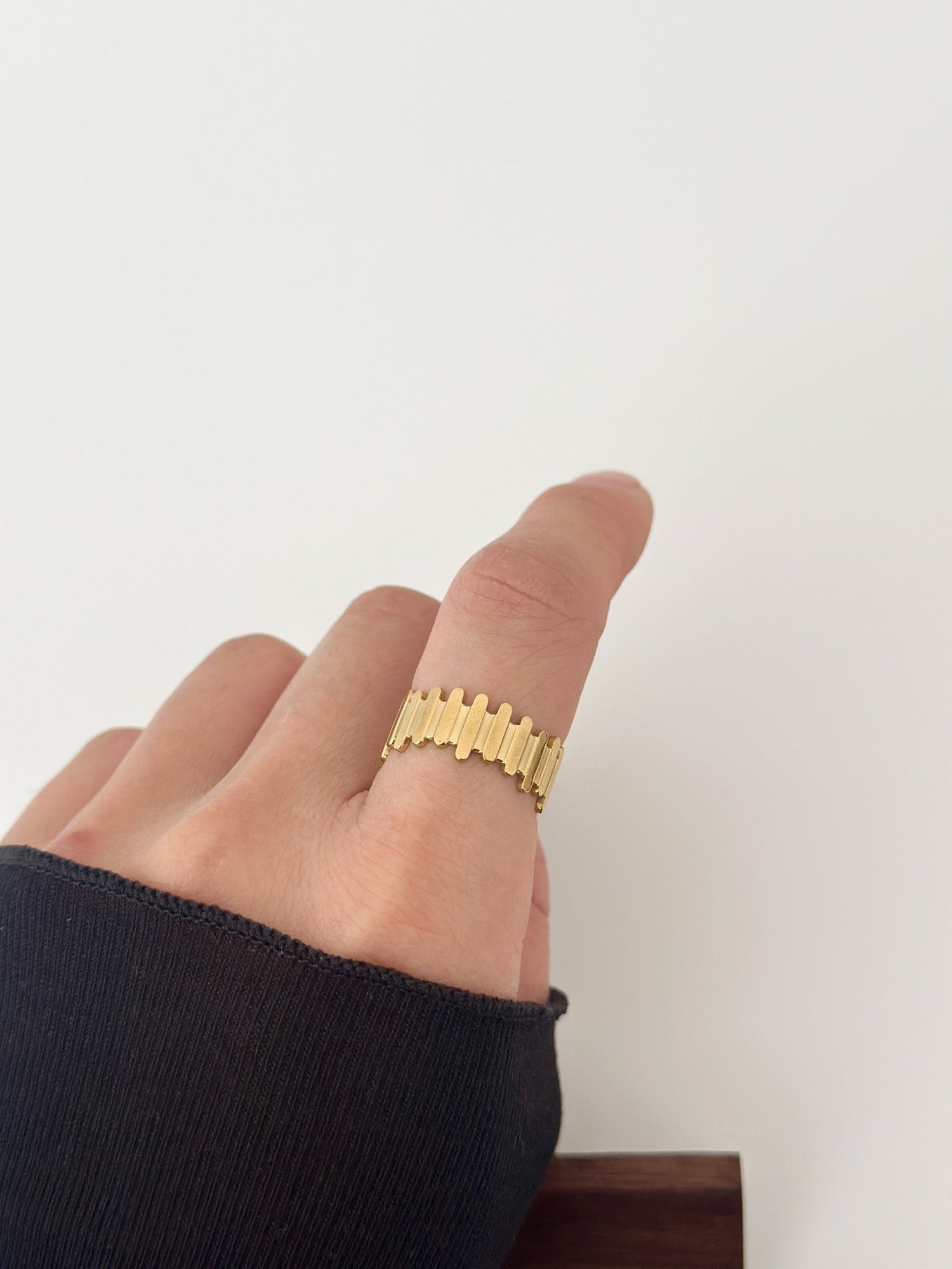 Echo Bar Ring - Jas | Gold Ring - Jas | Perfect On You