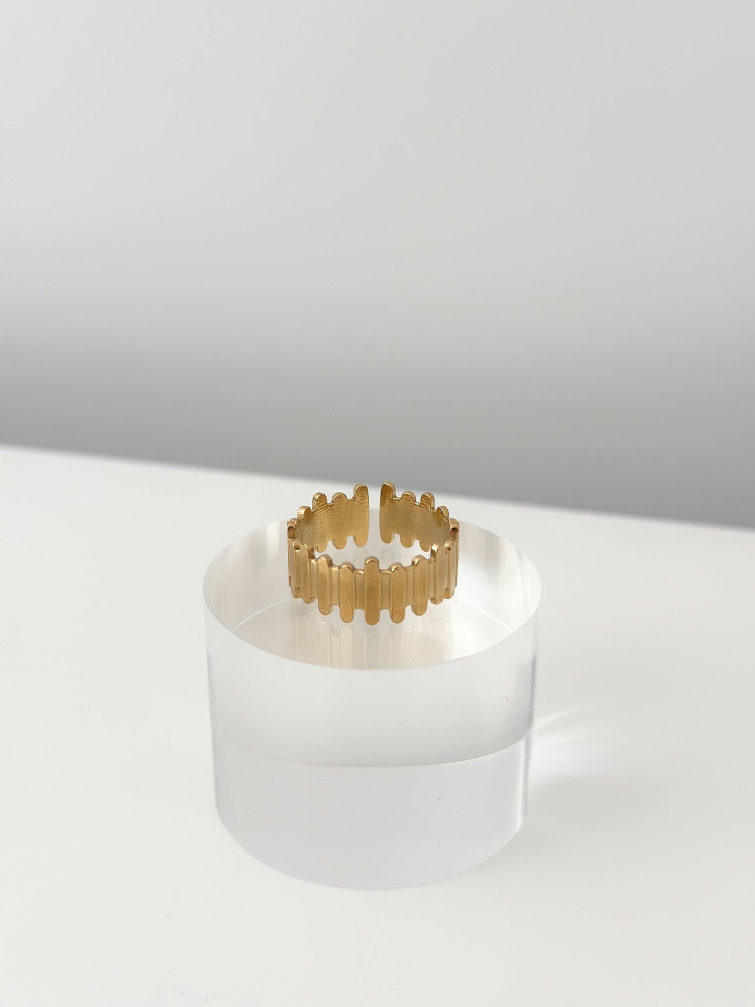 Echo Bar Ring - Jas | Gold Ring - Jas | Perfect On You