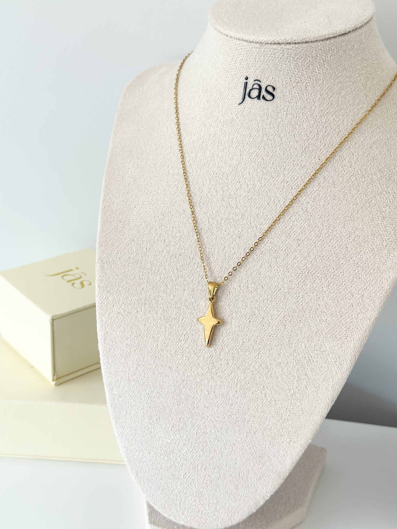 Fenny Star Necklace - Jas | Gold necklace - Jas | Perfect On You
