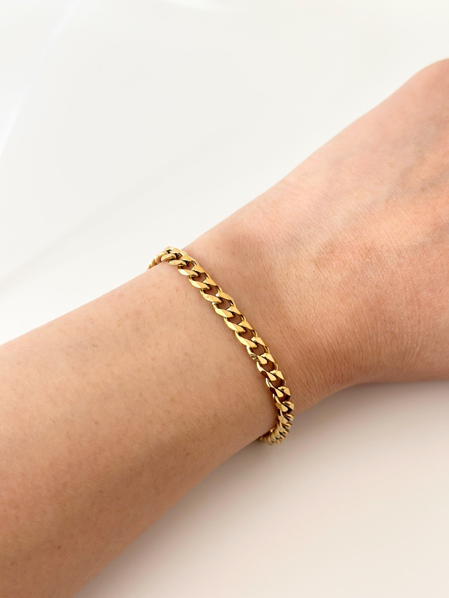 Gold CURB chain Bracelet - Jas | Gold bracelet - Jas | Perfect On You