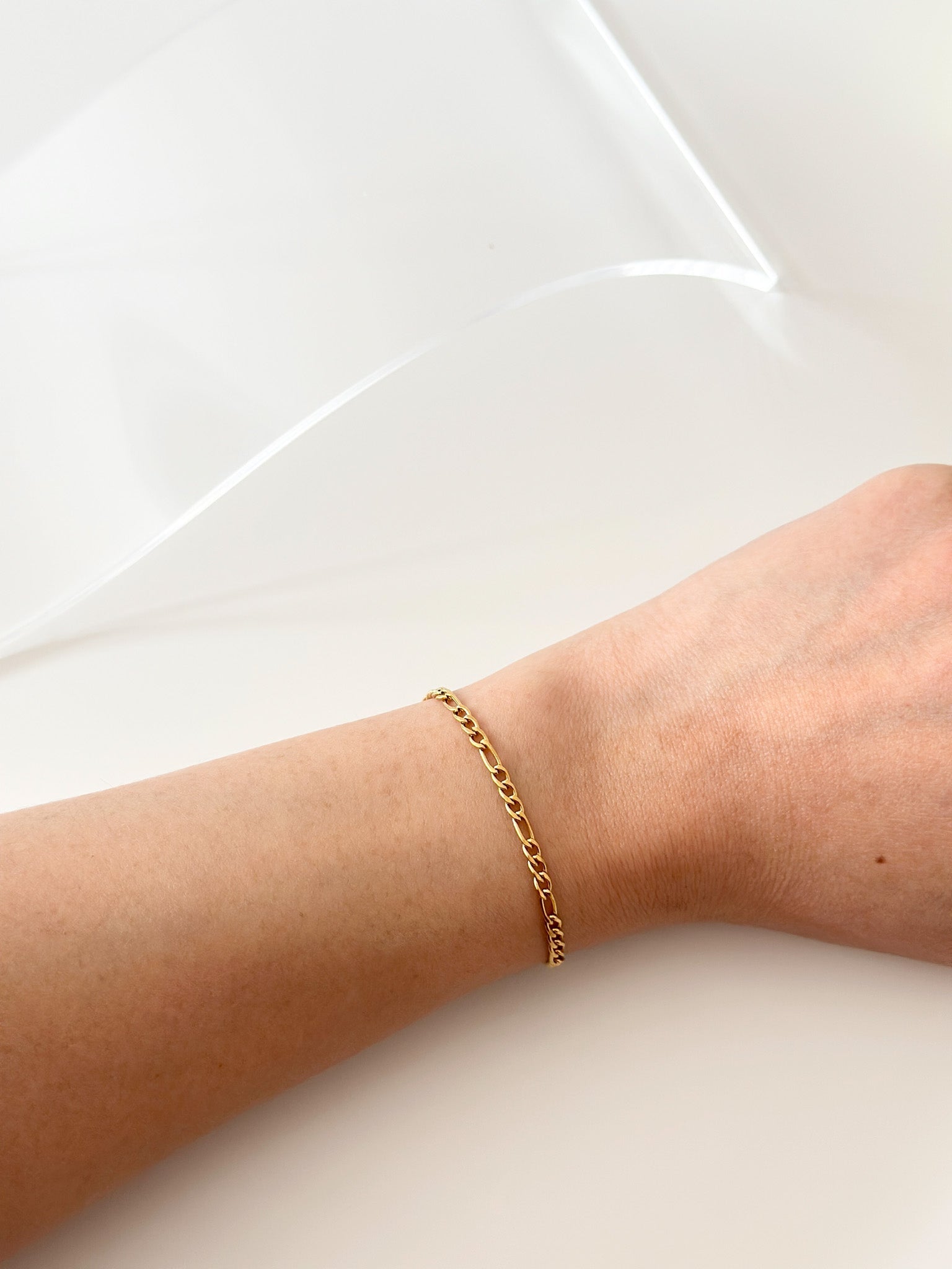 Gold Figaro bracelet - Jas | Gold bracelet - Jas | Perfect On You
