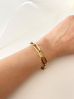 Gold Large paper clip Bracelet - Jas | Gold bracelet - Jas | Perfect On You