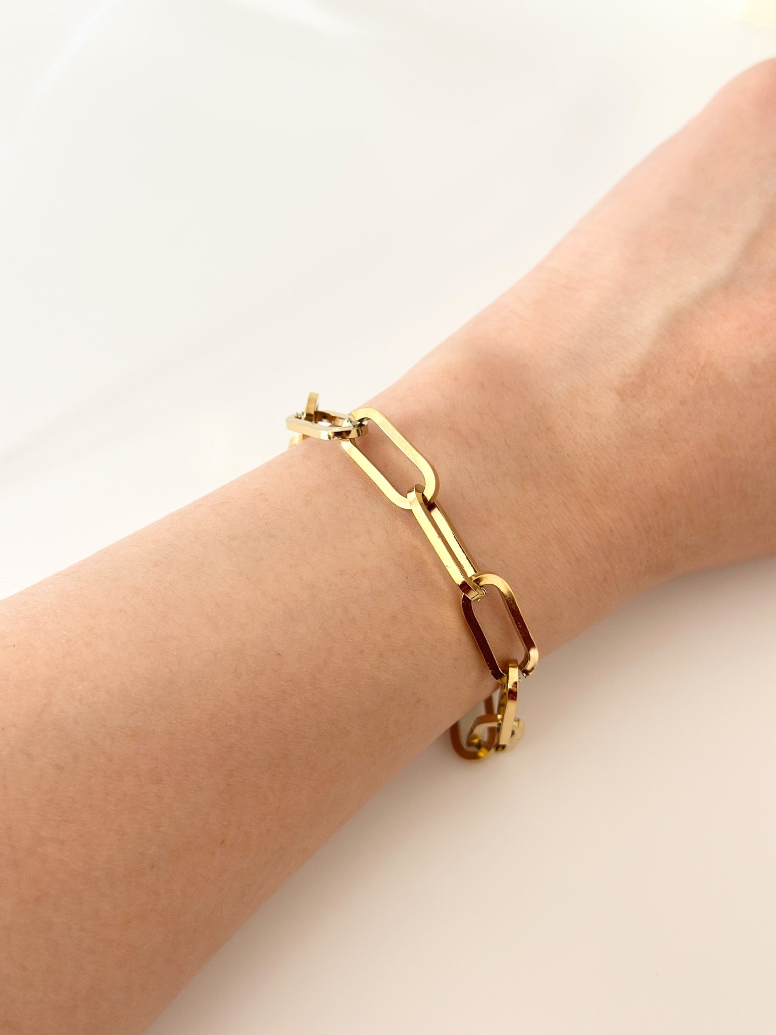Gold Large paper clip Bracelet - Jas | Gold bracelet - Jas | Perfect On You