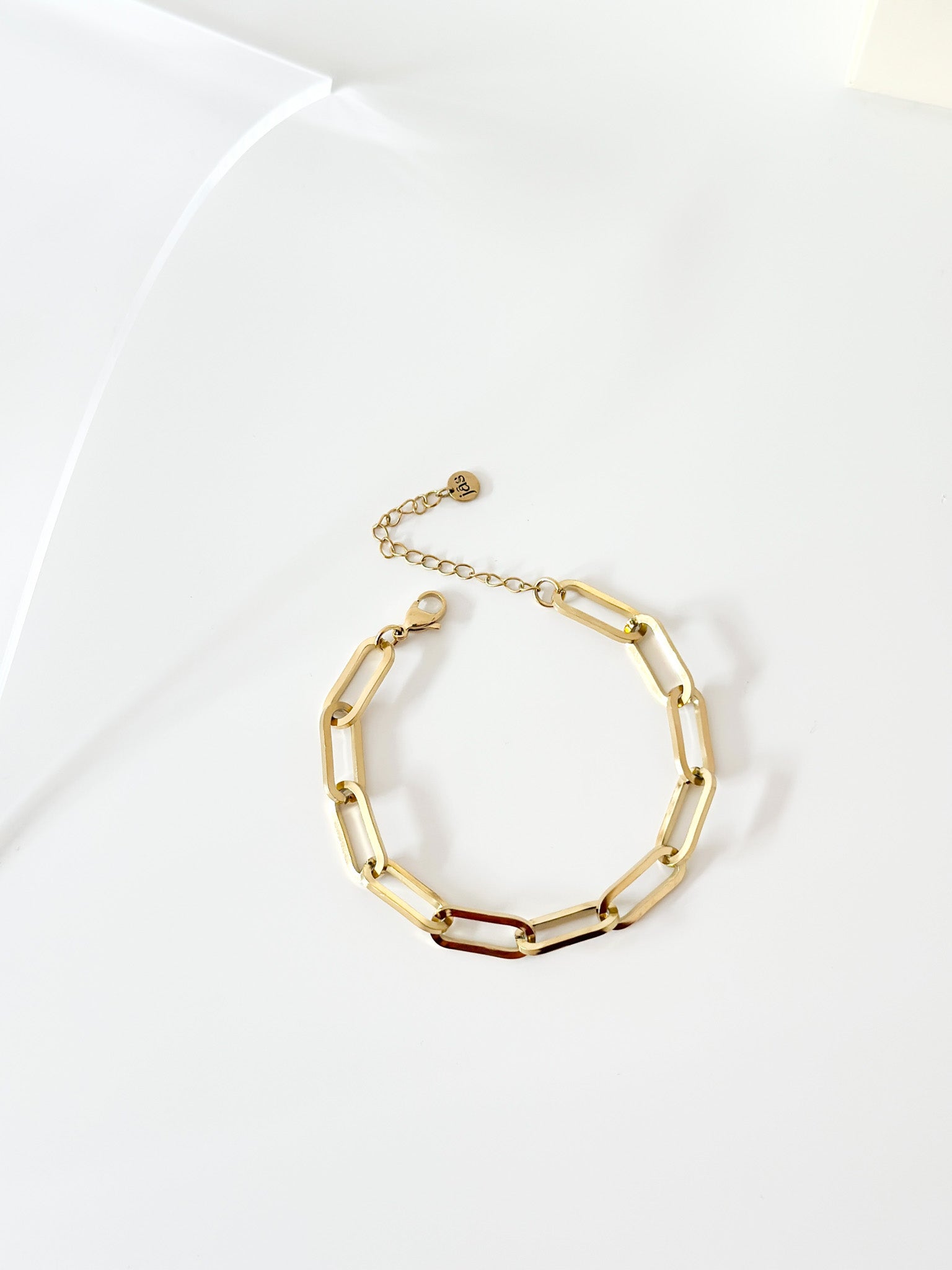 Gold Large paper clip Bracelet - Jas | Gold bracelet - Jas | Perfect On You