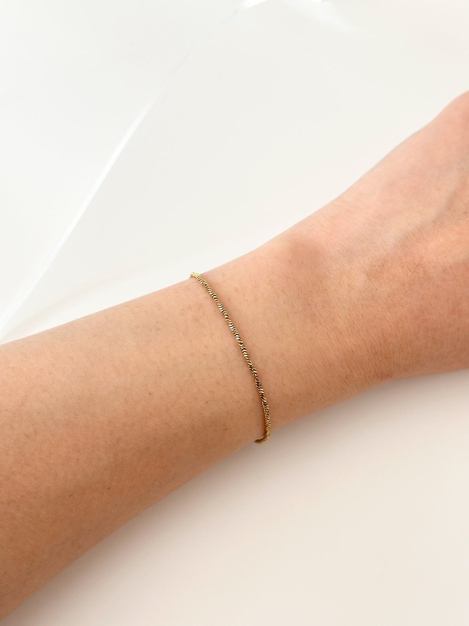 Gold Mini Twist Bracelet - Jas | Gold bracelet - Jas | Perfect On You
