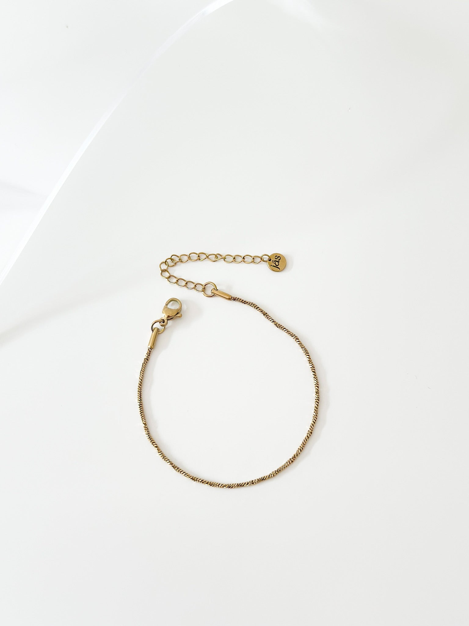 Gold Mini Twist Bracelet - Jas | Gold bracelet - Jas | Perfect On You