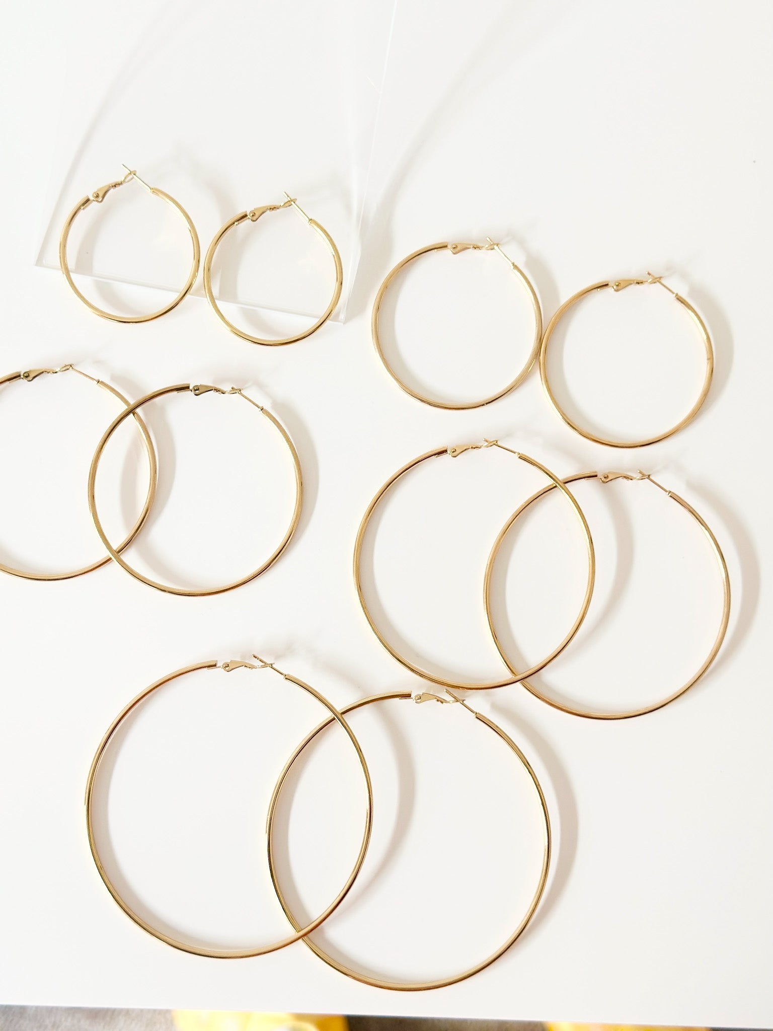 Gold Mira Classic hoops - Jas | Hoop Earrings - Jas | Perfect On You